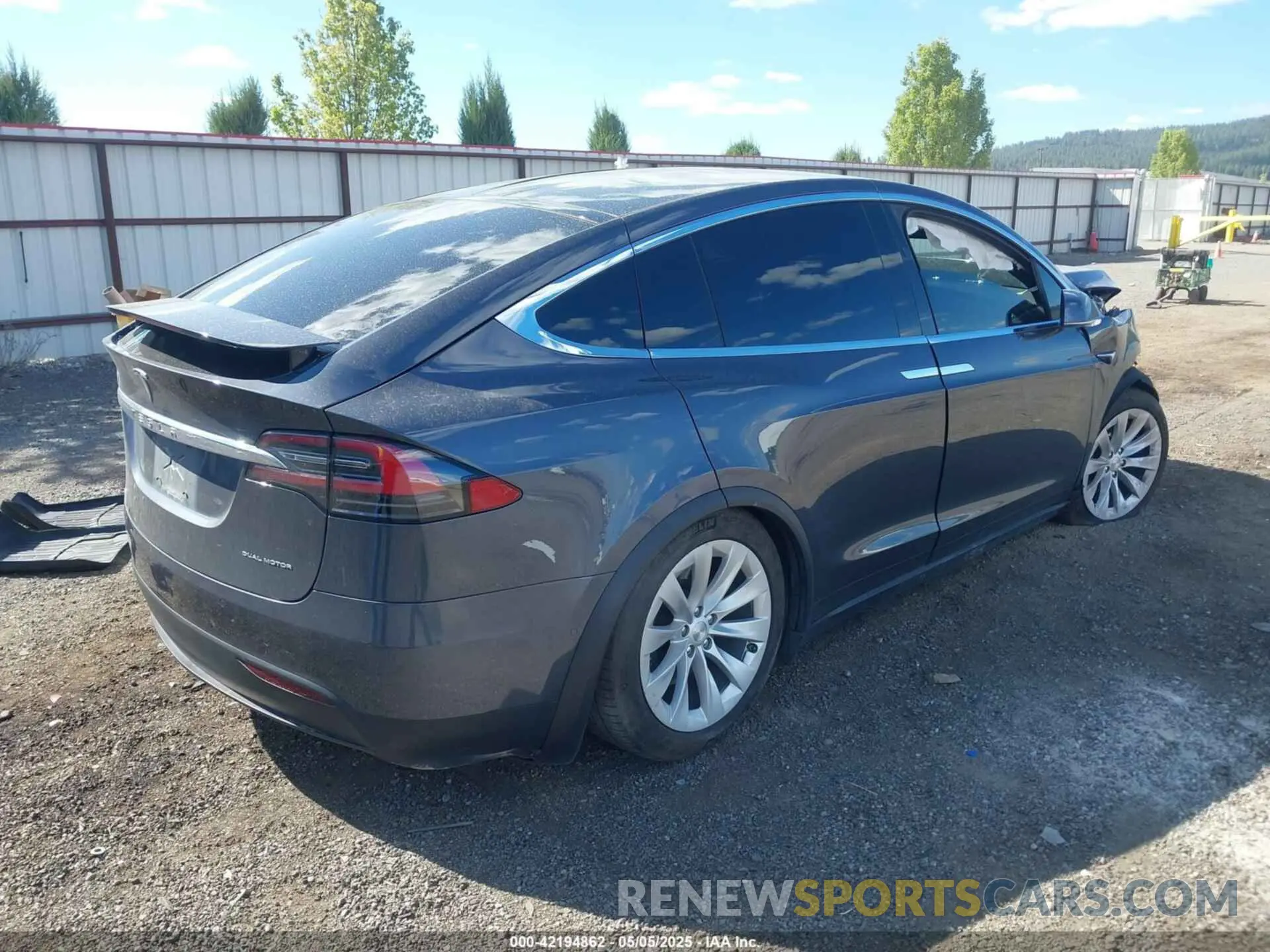 4 Photograph of a damaged car 5YJXCAE25LF260860 TESLA MODEL X 2020