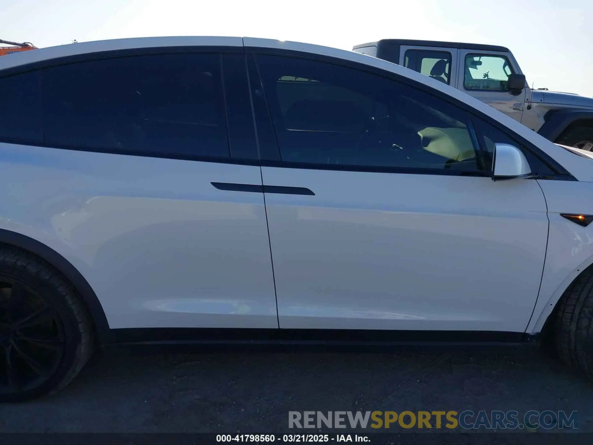 14 Photograph of a damaged car 5YJXCAE2XLF296141 TESLA MODEL X 2020