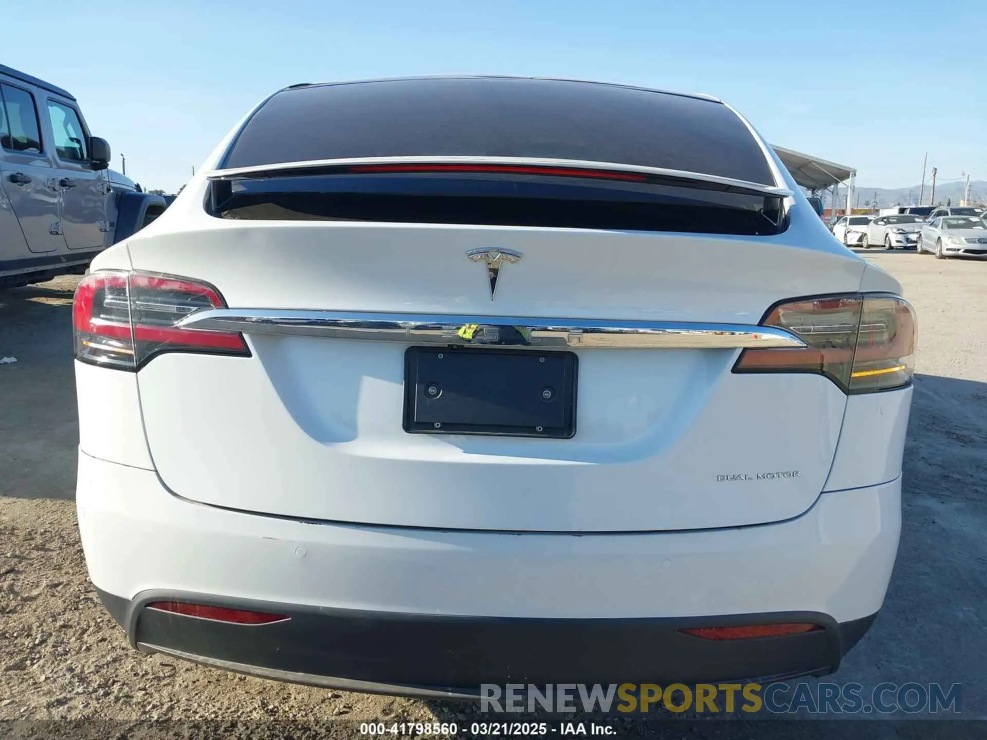 17 Photograph of a damaged car 5YJXCAE2XLF296141 TESLA MODEL X 2020