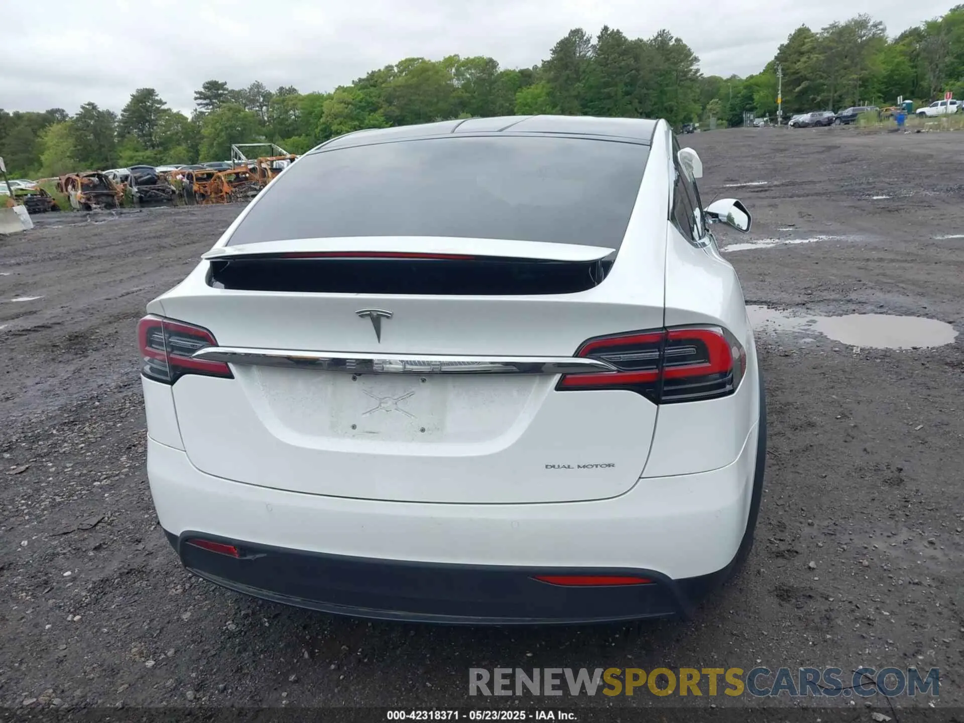 16 Photograph of a damaged car 5YJXCAE21MF319288 TESLA MODEL X 2021