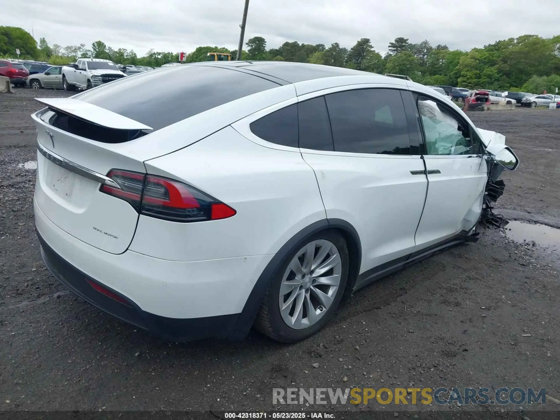 4 Photograph of a damaged car 5YJXCAE21MF319288 TESLA MODEL X 2021