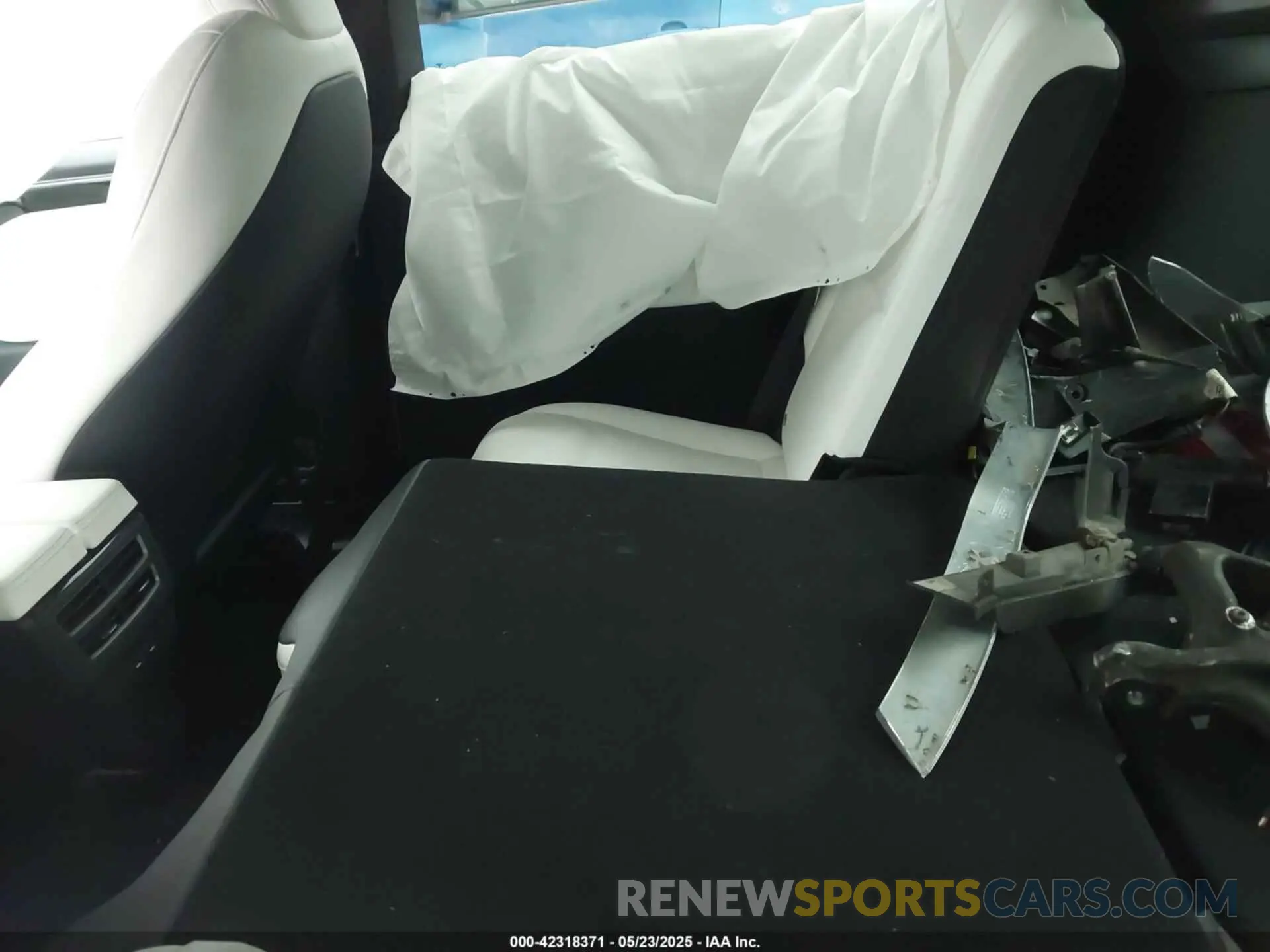 8 Photograph of a damaged car 5YJXCAE21MF319288 TESLA MODEL X 2021