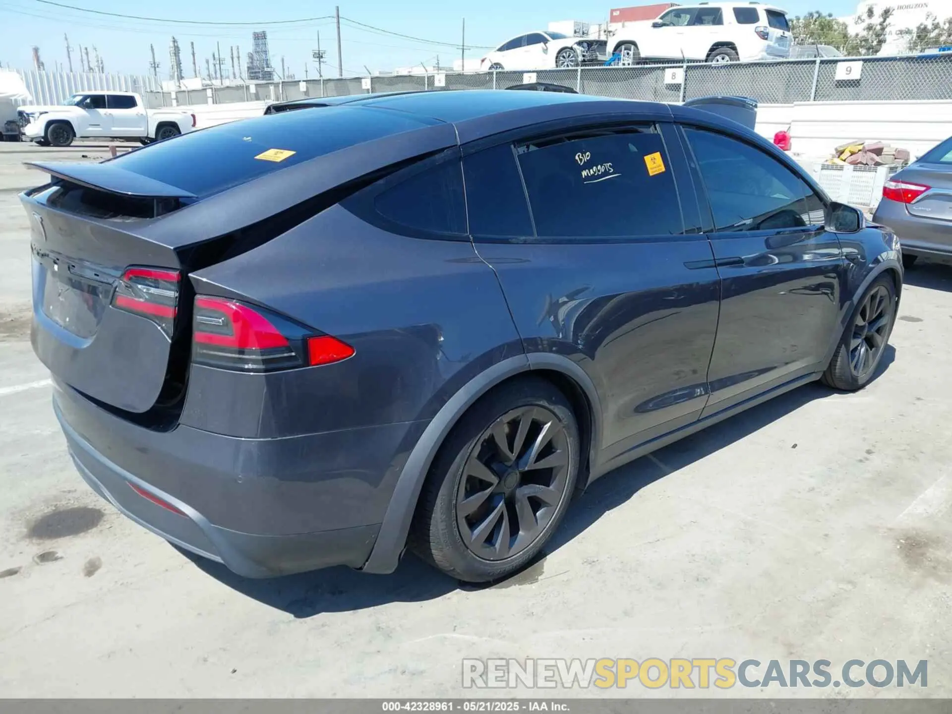 4 Photograph of a damaged car 5YJXCBE57MF327492 TESLA MODEL X 2021
