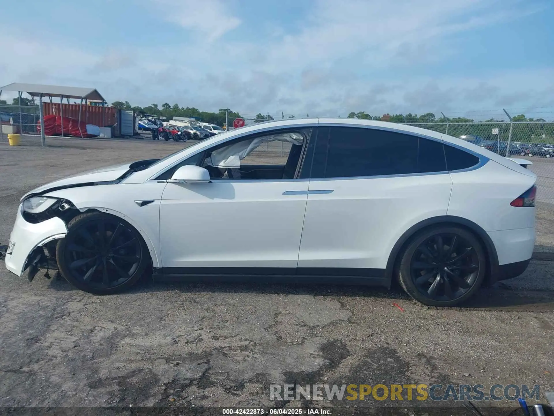 14 Photograph of a damaged car 5YJXCDE21MF319681 TESLA MODEL X 2021