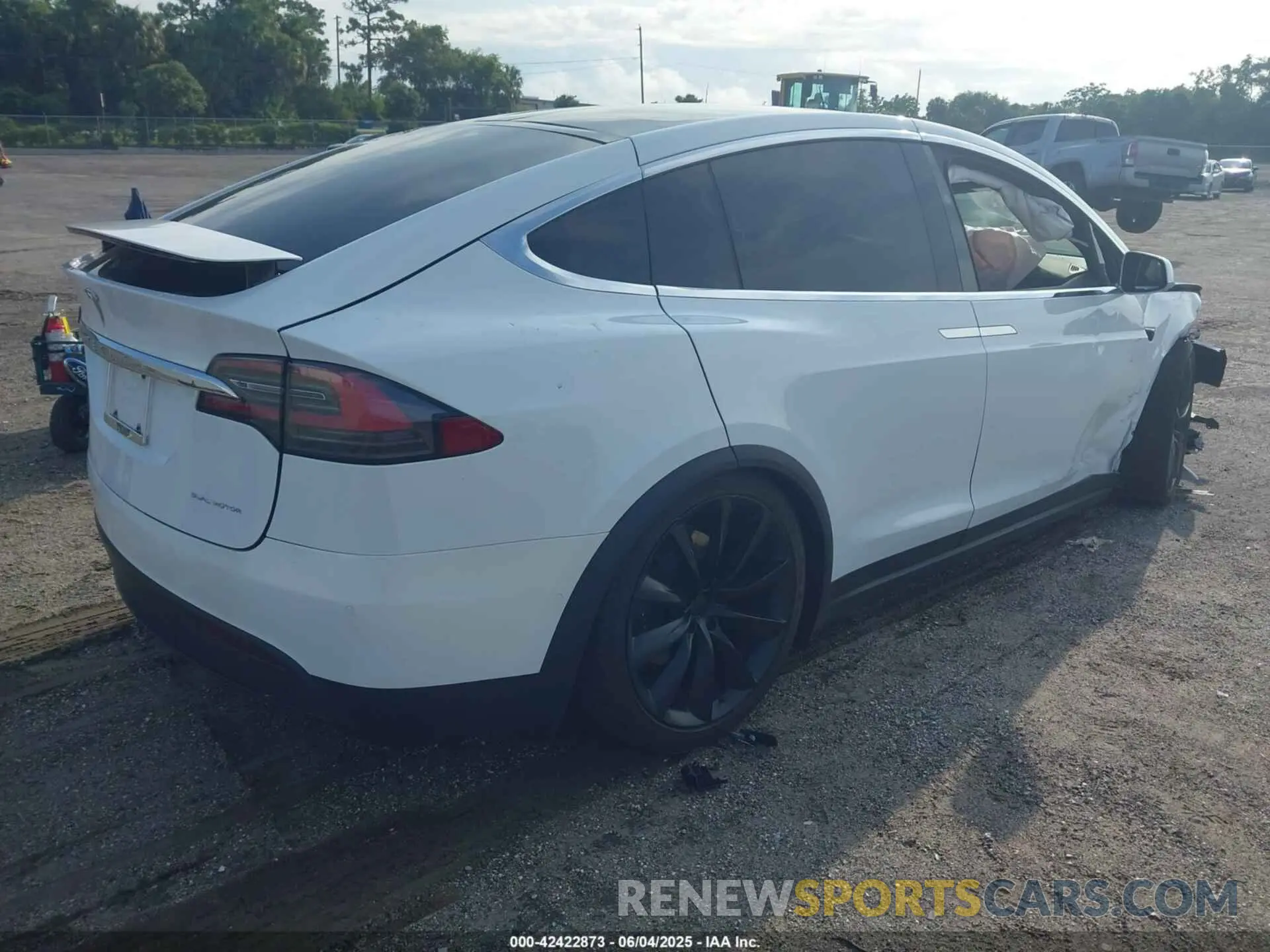 4 Photograph of a damaged car 5YJXCDE21MF319681 TESLA MODEL X 2021