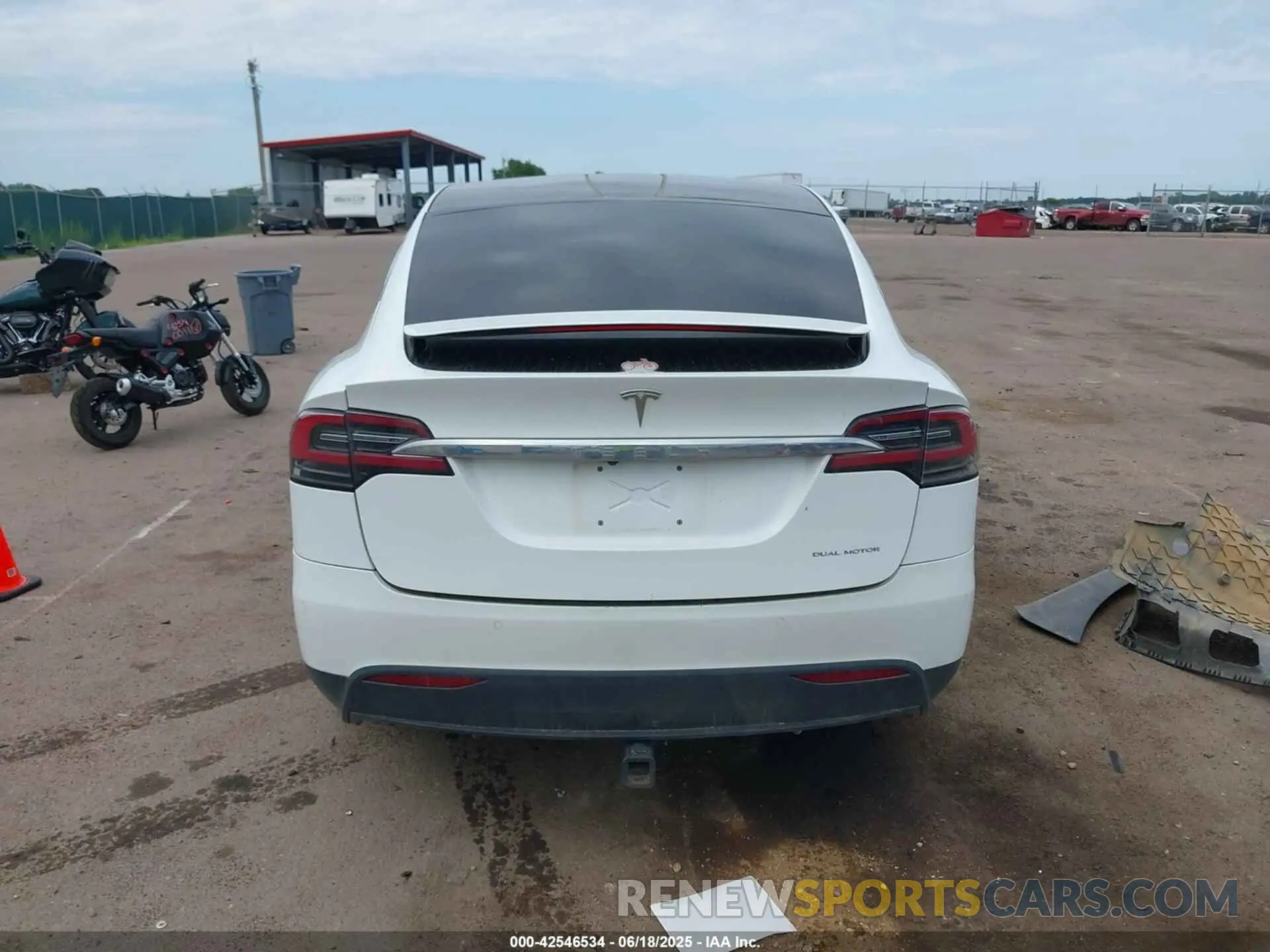 17 Фотография поврежденного автомобиля 5YJXCDE2XMF323695 TESLA MODEL X 2021