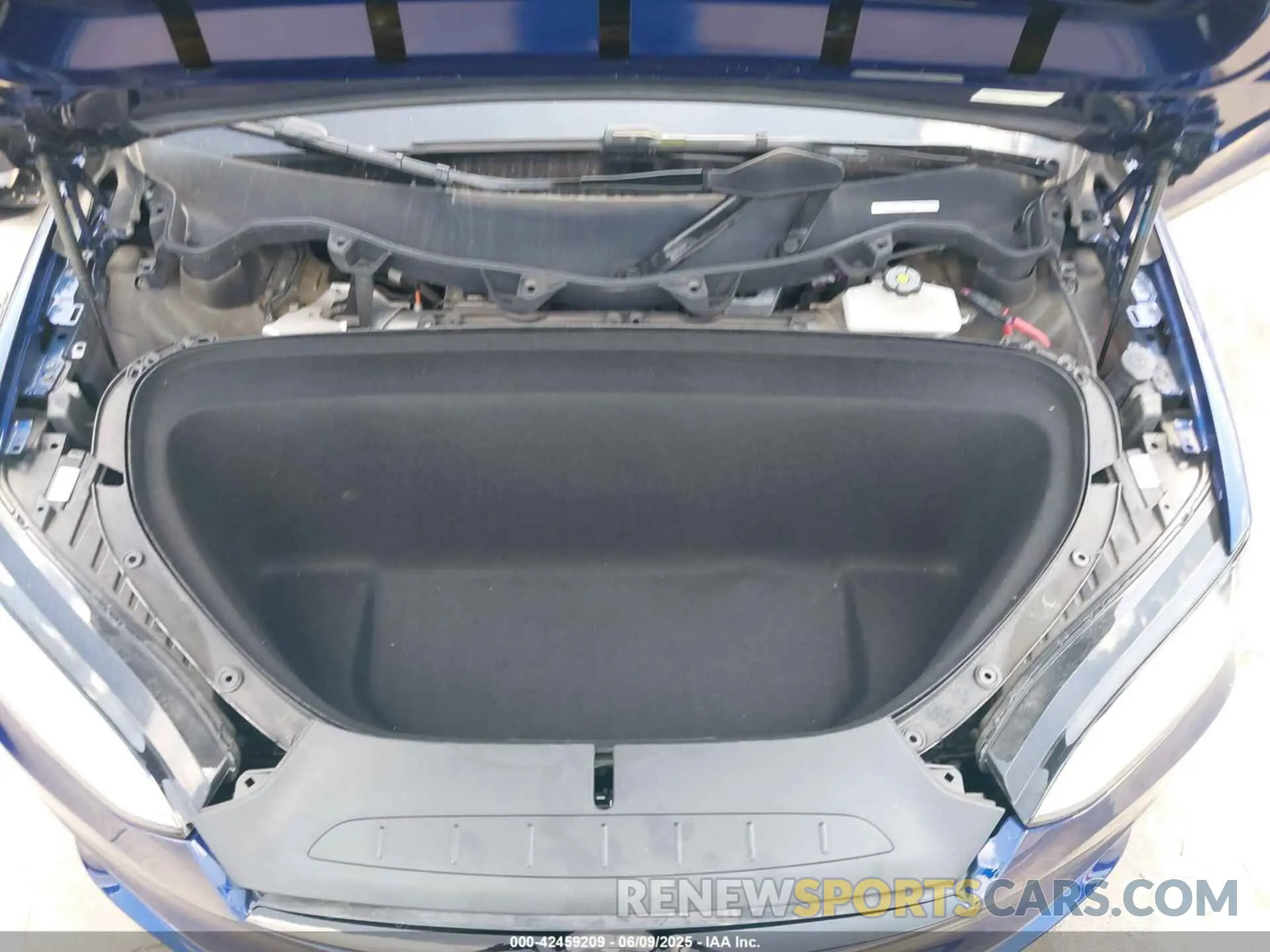 10 Photograph of a damaged car 7SAXCAE54NF359105 TESLA MODEL X 2022