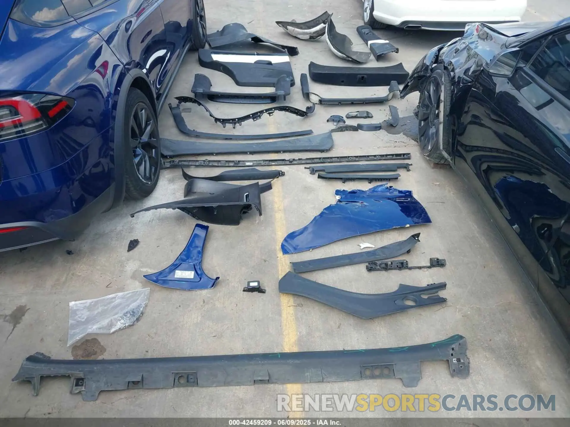 12 Photograph of a damaged car 7SAXCAE54NF359105 TESLA MODEL X 2022