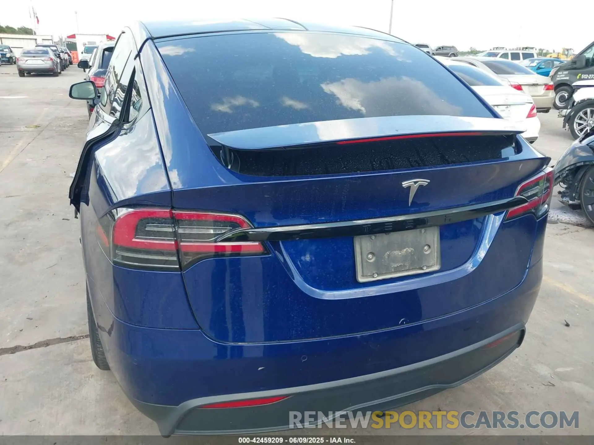 17 Photograph of a damaged car 7SAXCAE54NF359105 TESLA MODEL X 2022