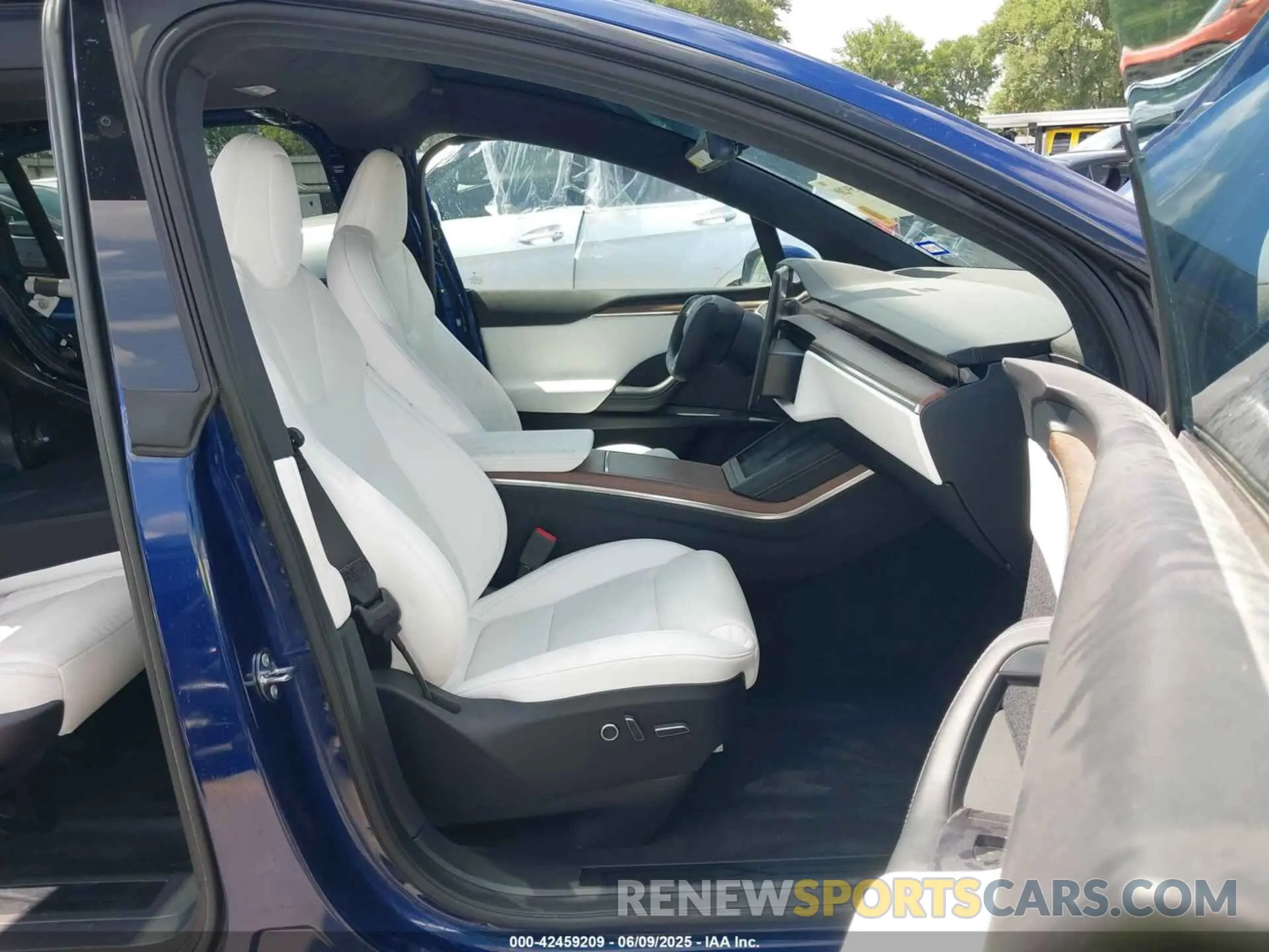5 Photograph of a damaged car 7SAXCAE54NF359105 TESLA MODEL X 2022