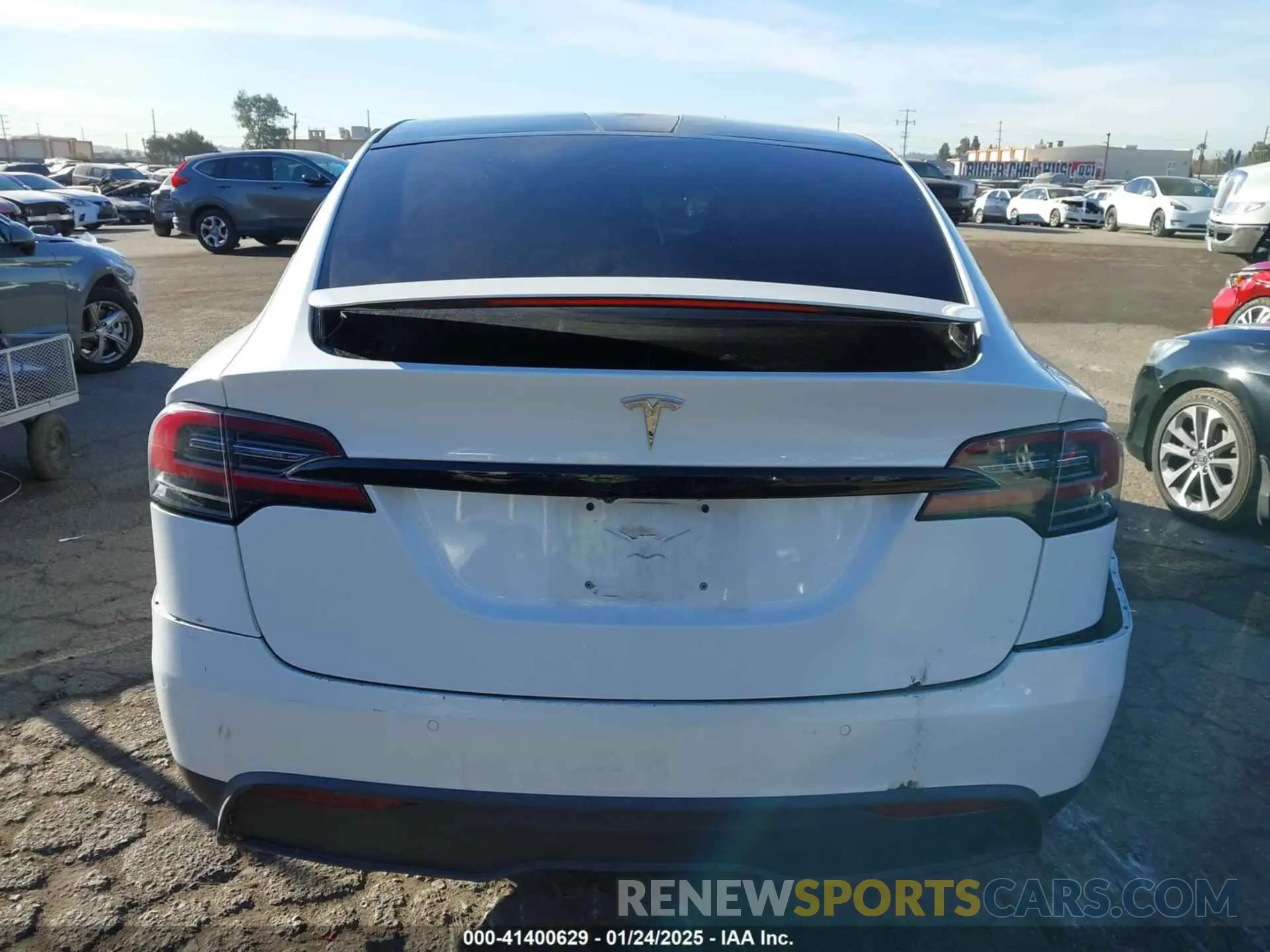 17 Photograph of a damaged car 7SAXCBE56NF329657 TESLA MODEL X 2022