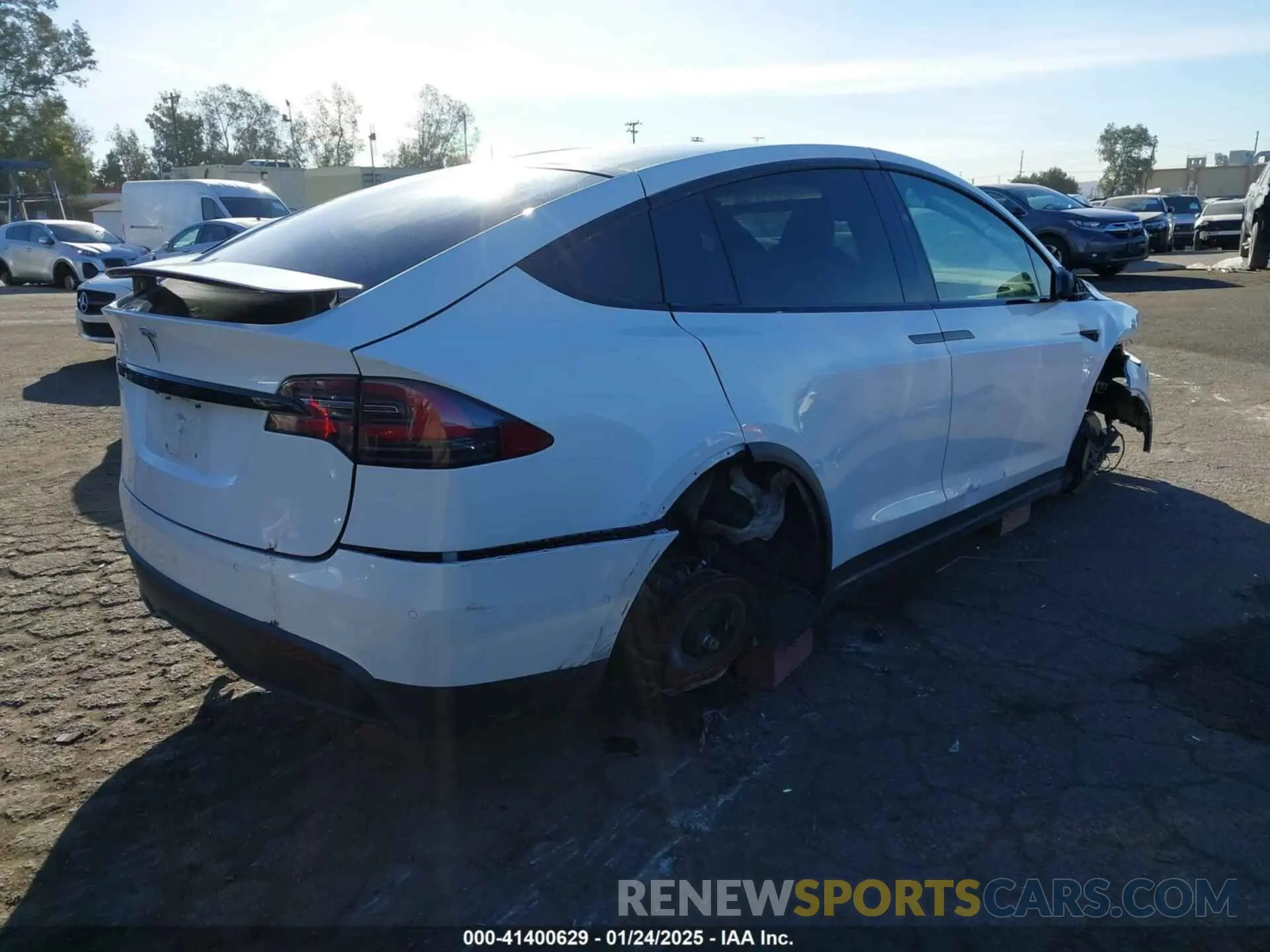4 Photograph of a damaged car 7SAXCBE56NF329657 TESLA MODEL X 2022