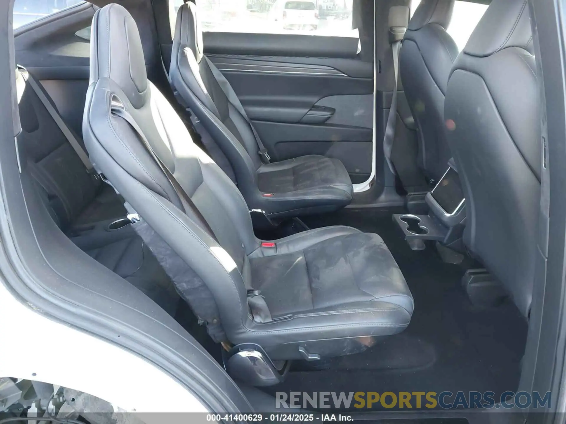 8 Photograph of a damaged car 7SAXCBE56NF329657 TESLA MODEL X 2022