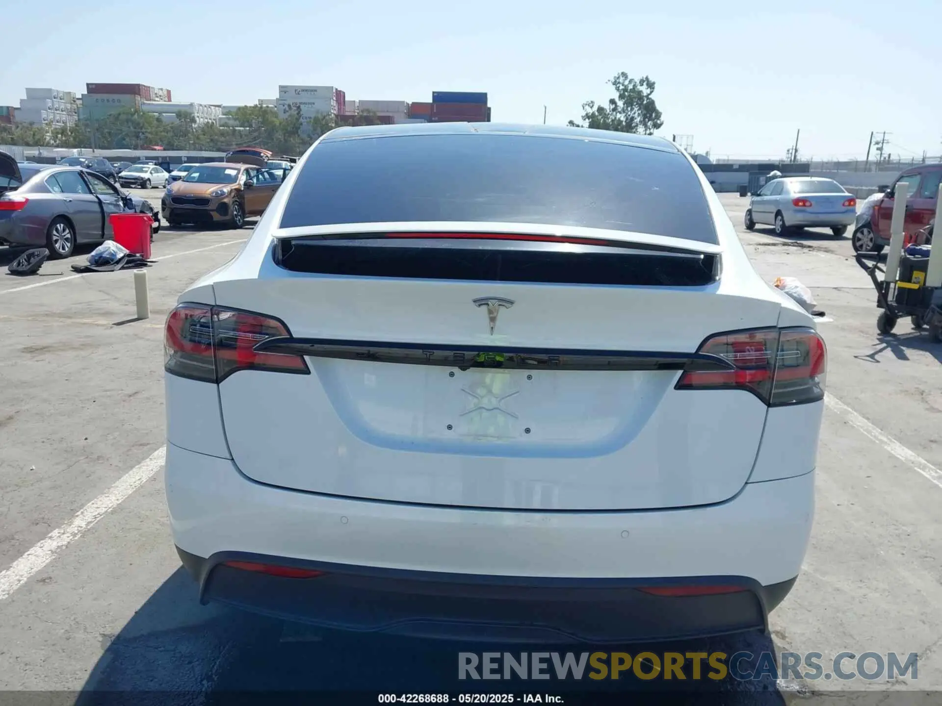 17 Photograph of a damaged car 7SAXCBE58NF329790 TESLA MODEL X 2022