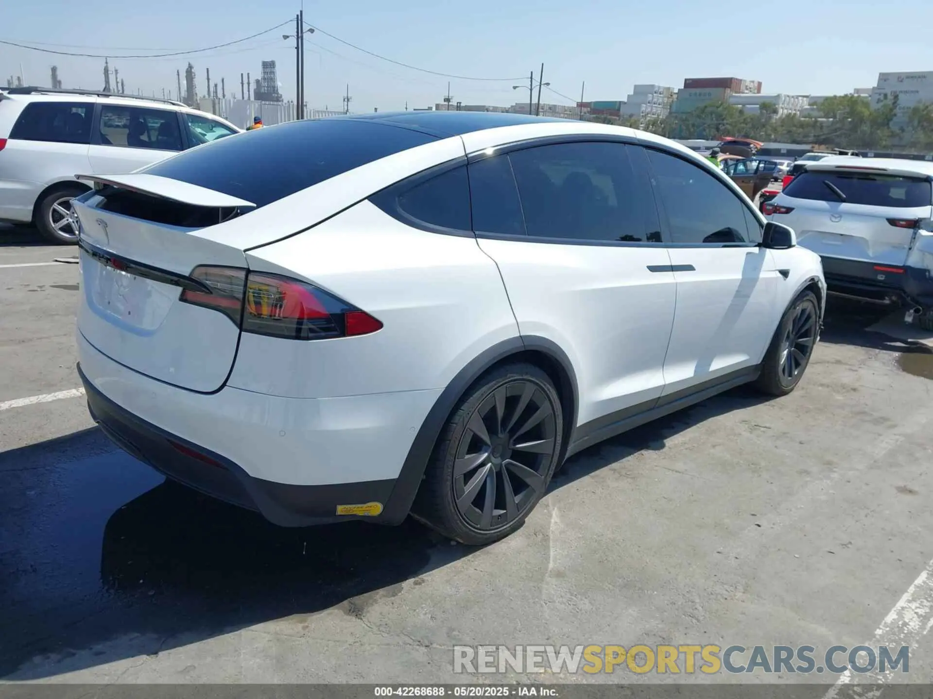 4 Photograph of a damaged car 7SAXCBE58NF329790 TESLA MODEL X 2022