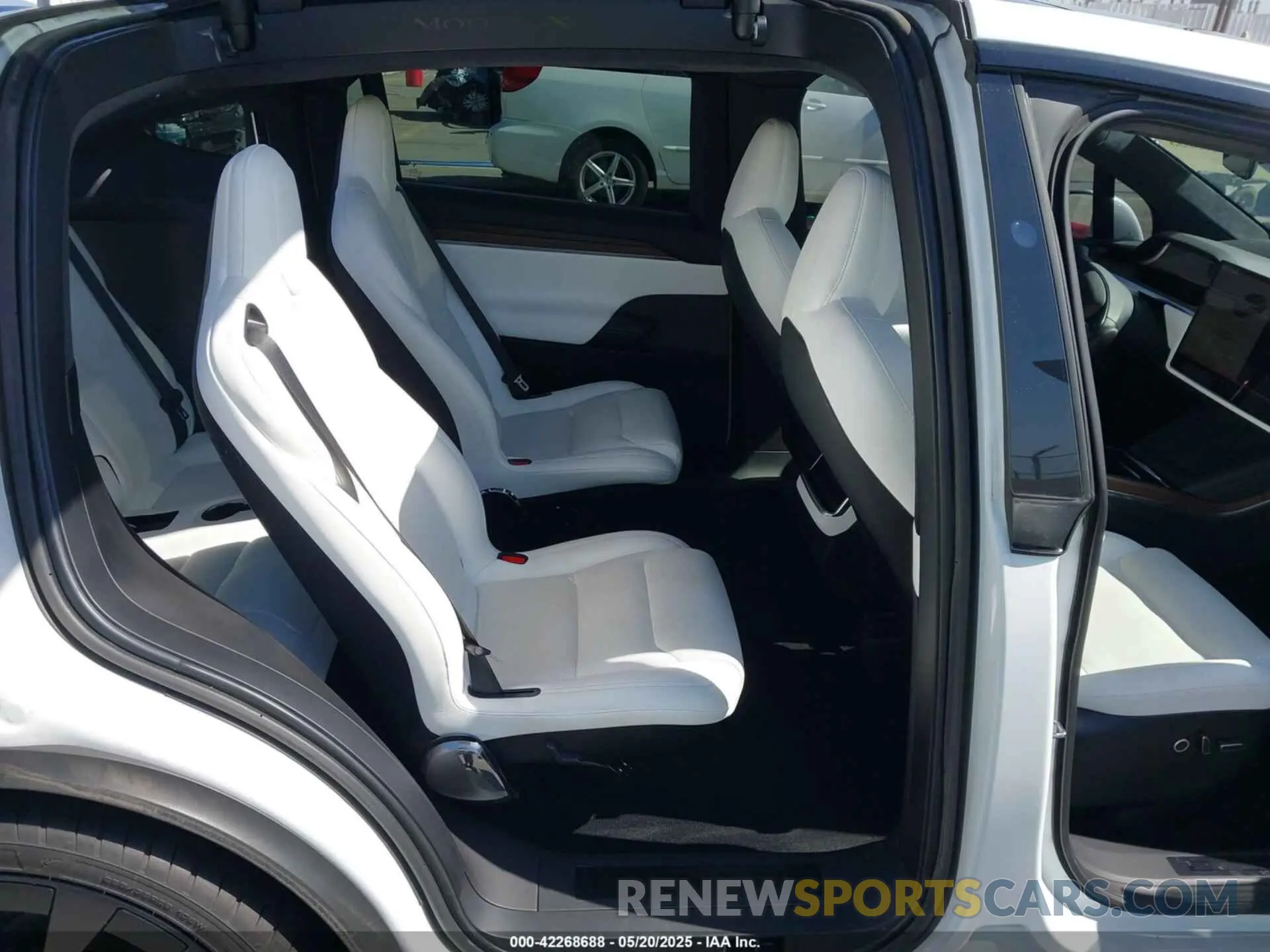 8 Photograph of a damaged car 7SAXCBE58NF329790 TESLA MODEL X 2022