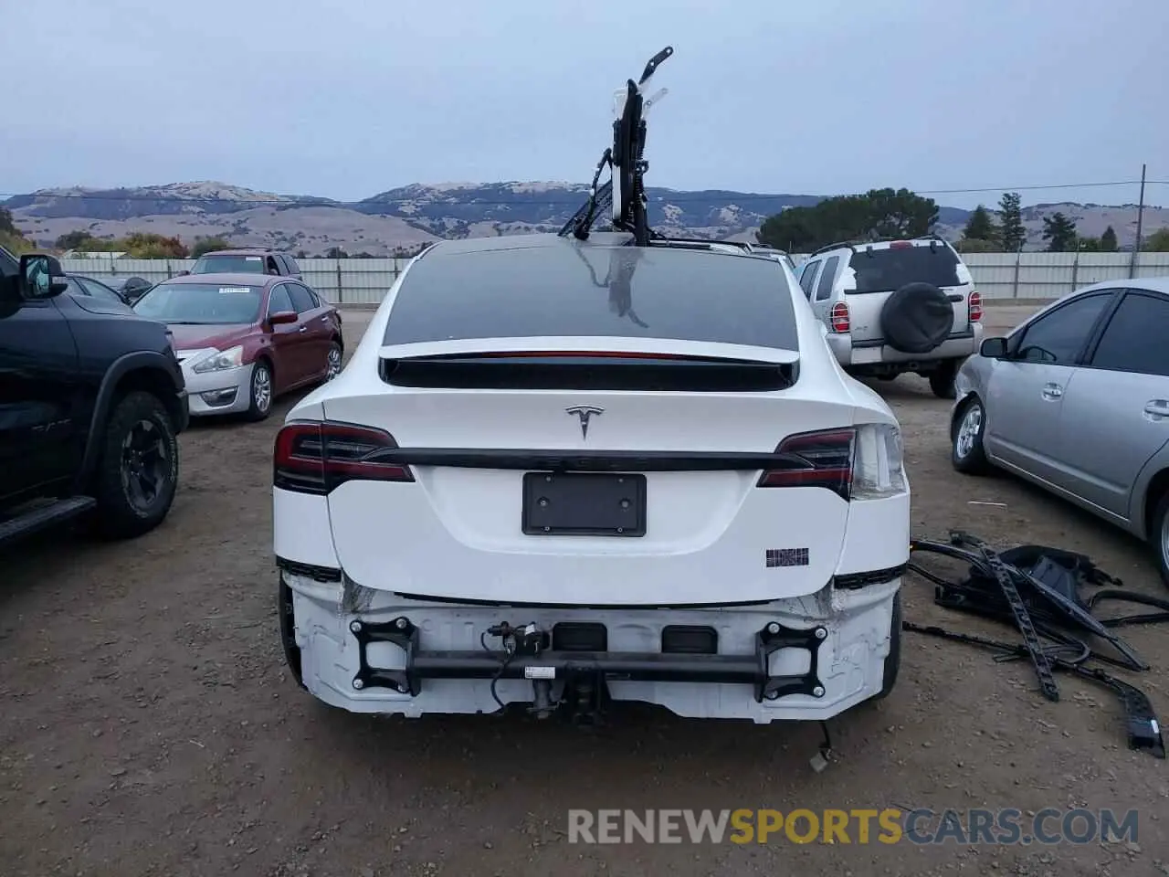 6 Photograph of a damaged car 7SAXCBE63NF336994 TESLA MODEL X 2022