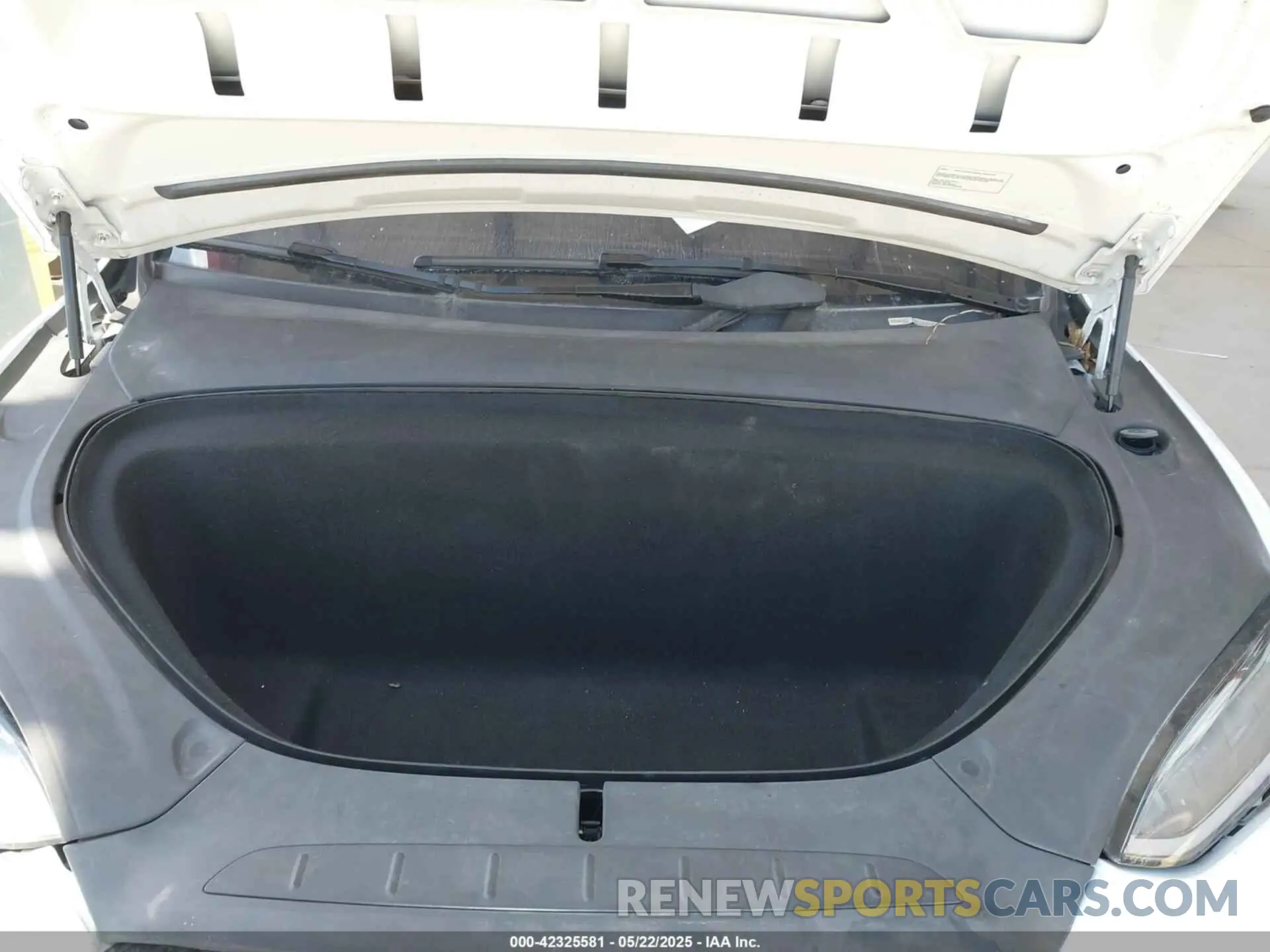 10 Photograph of a damaged car 7SAXCBE63NF356730 TESLA MODEL X 2022