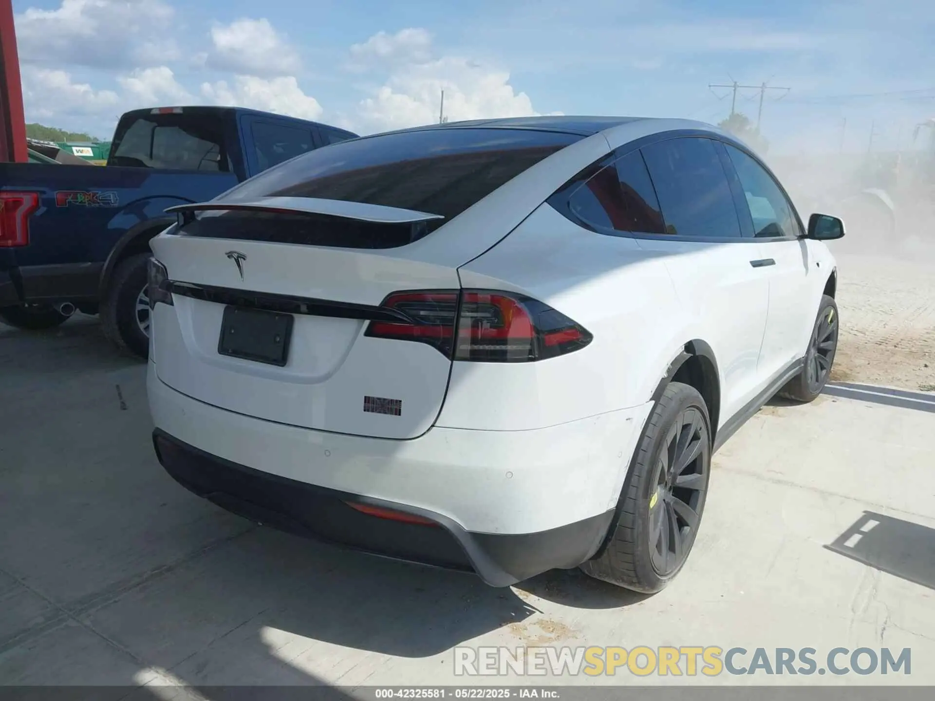 4 Photograph of a damaged car 7SAXCBE63NF356730 TESLA MODEL X 2022