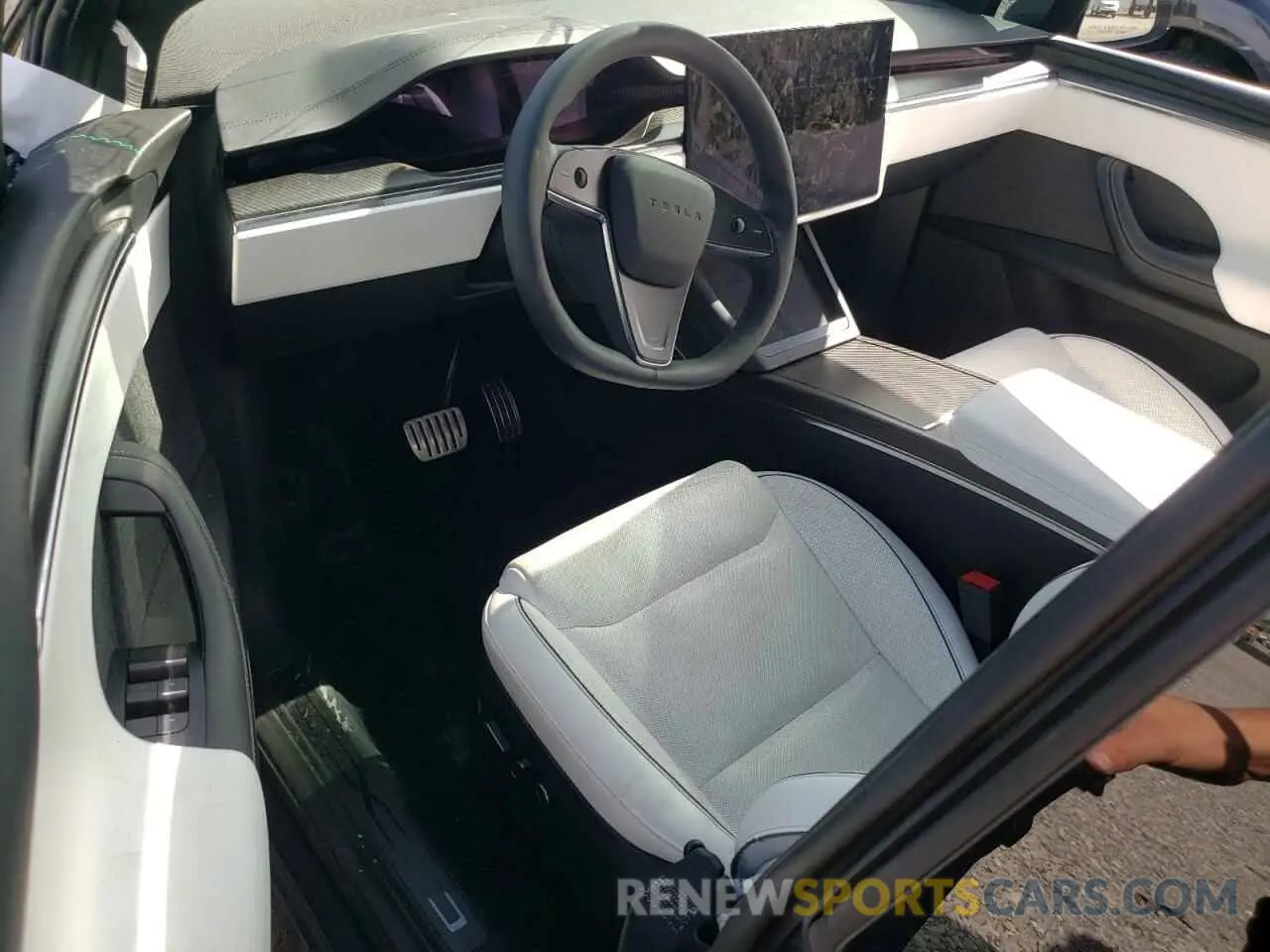 8 Photograph of a damaged car 7SAXCBE67NF359257 TESLA MODEL X 2022