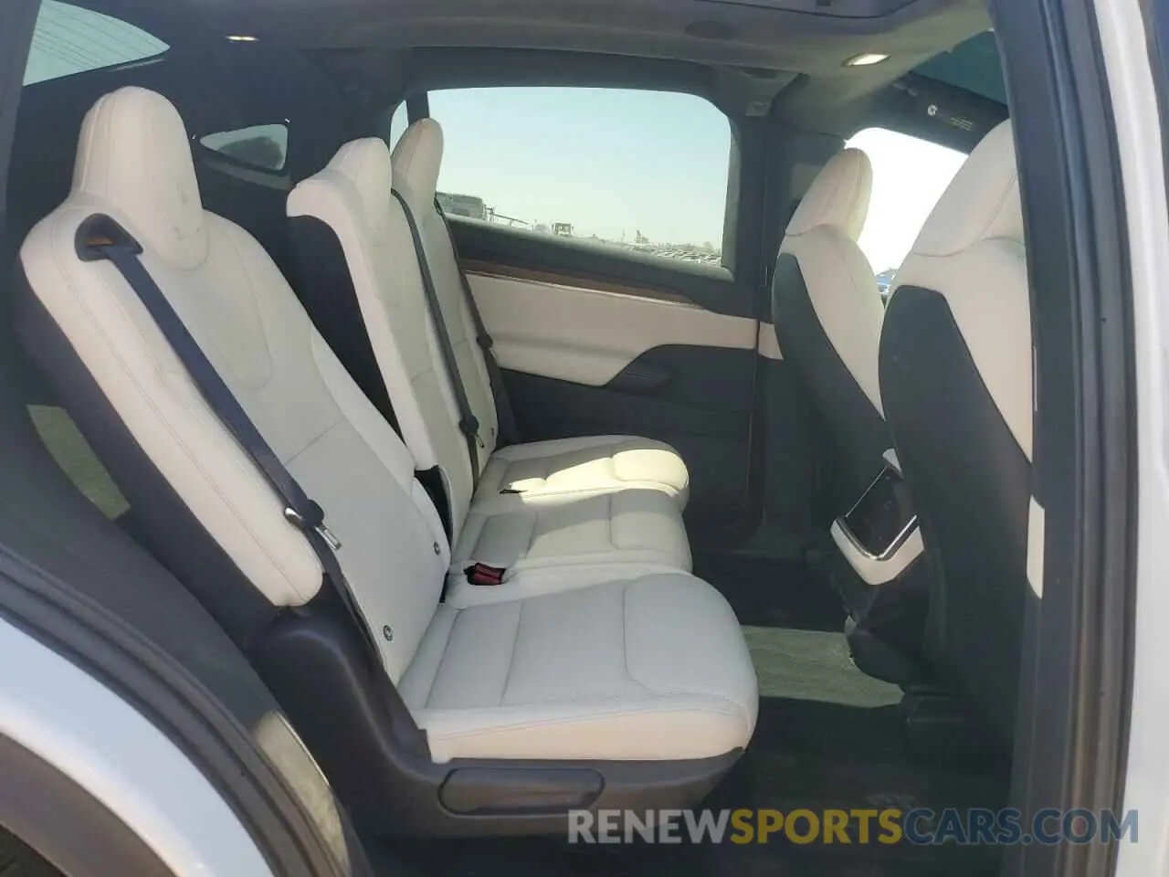 11 Photograph of a damaged car 7SAXCDE53NF358660 TESLA MODEL X 2022