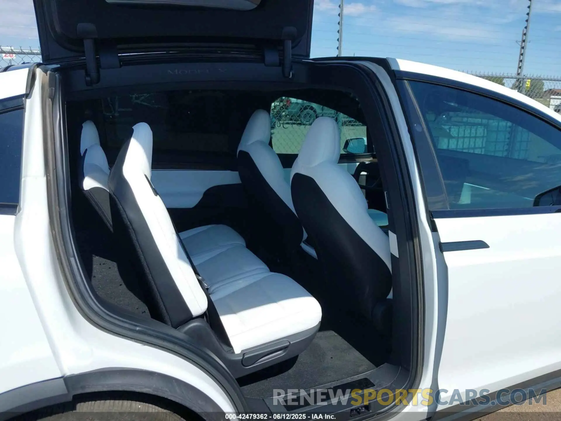 8 Фотография поврежденного автомобиля 7SAXCDE57NF340758 TESLA MODEL X 2022