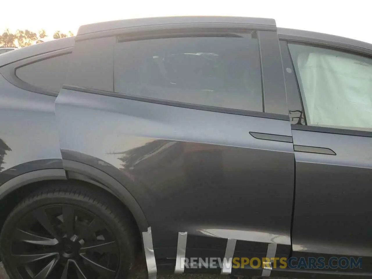 10 Photograph of a damaged car 7SAXCBE55PF381834 TESLA MODEL X 2023