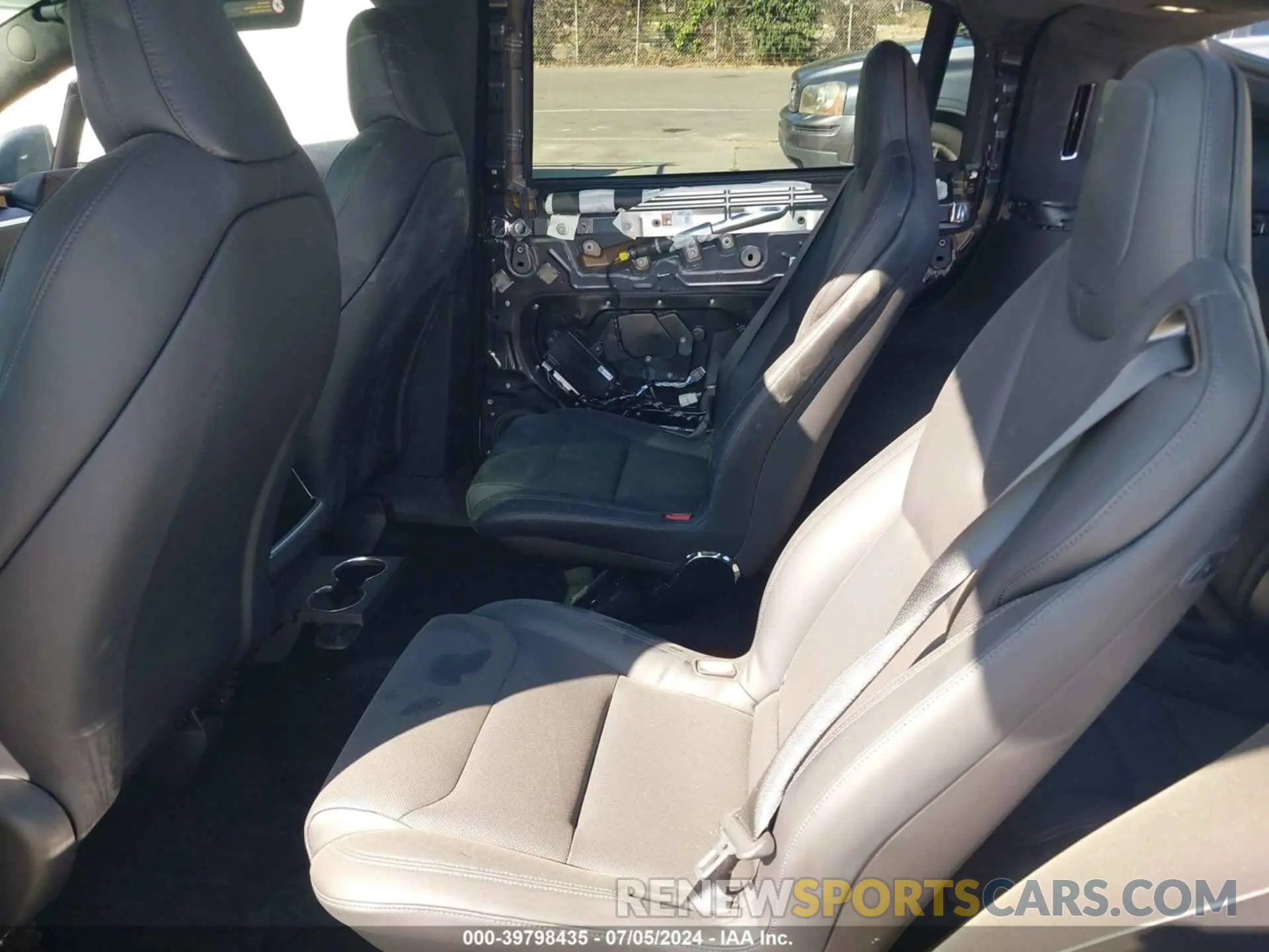 7 Photograph of a damaged car 7SAXCBE58PF380483 TESLA MODEL X 2023