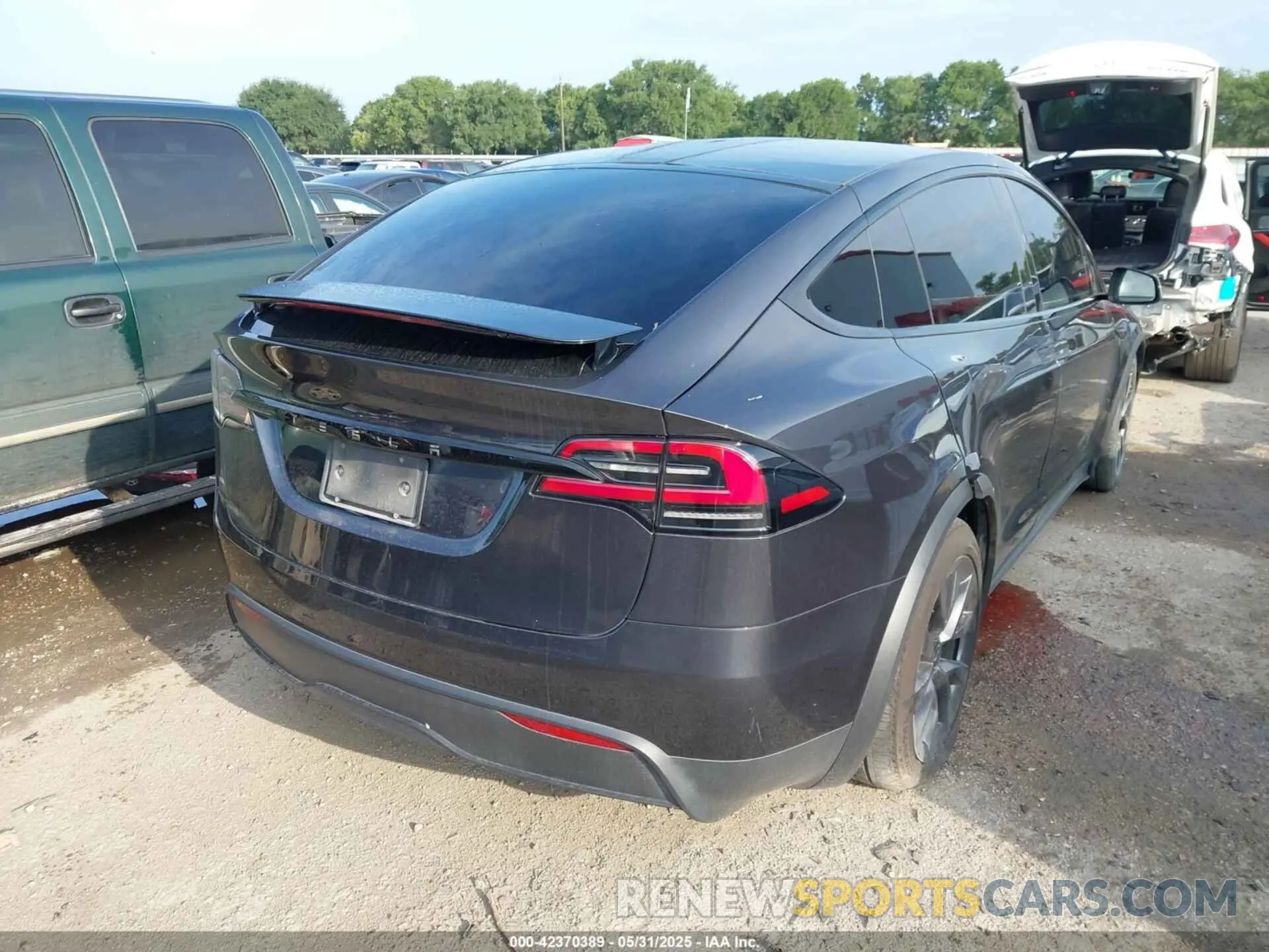 4 Photograph of a damaged car 7SAXCAE56RF442122 TESLA MODEL X 2024