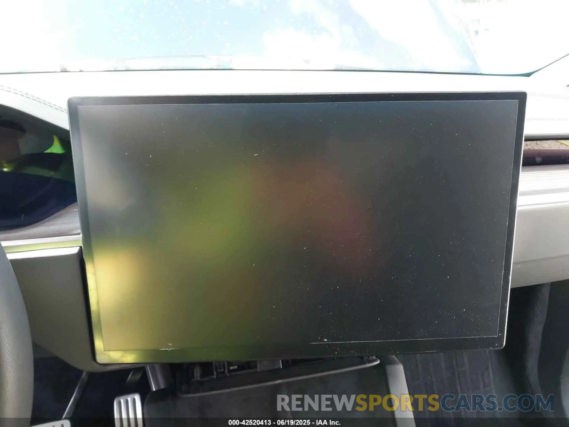 18 Photograph of a damaged car 7SAXCBE5XRF432411 TESLA MODEL X 2024