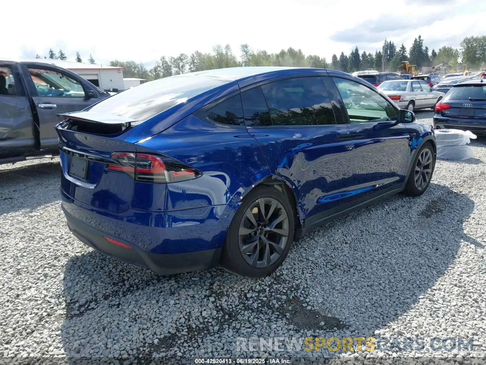 4 Photograph of a damaged car 7SAXCBE5XRF432411 TESLA MODEL X 2024