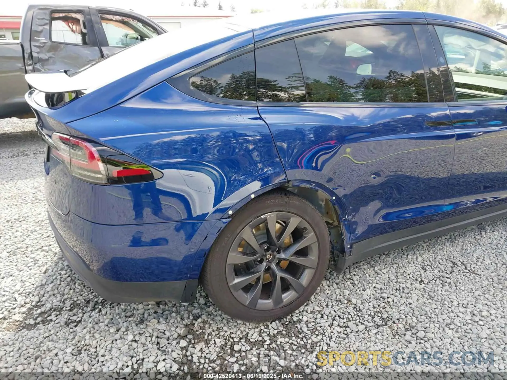 6 Photograph of a damaged car 7SAXCBE5XRF432411 TESLA MODEL X 2024