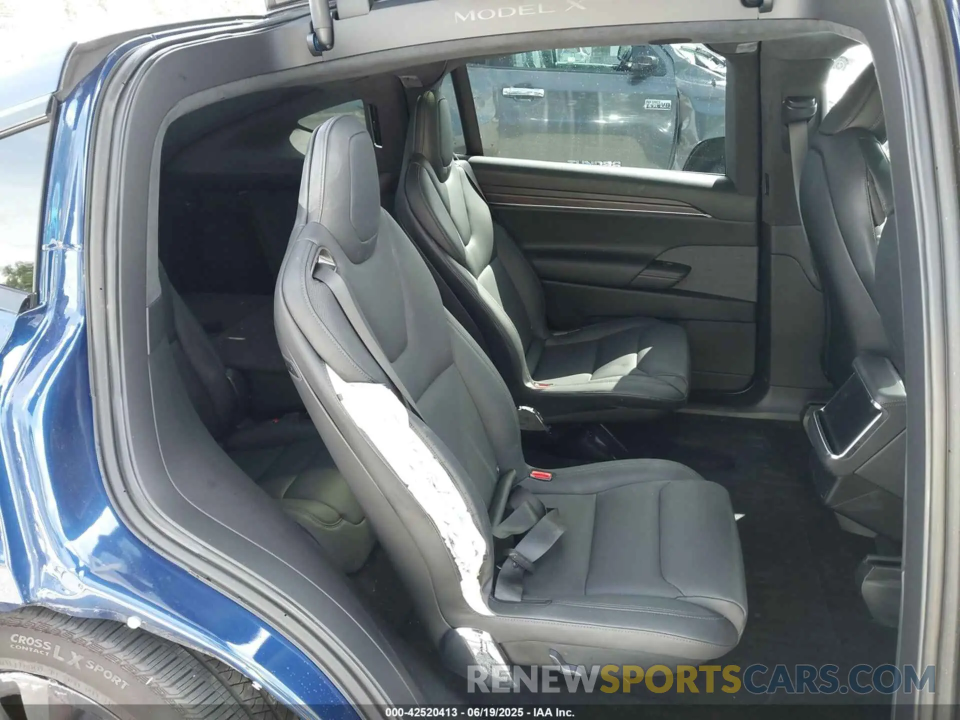 8 Photograph of a damaged car 7SAXCBE5XRF432411 TESLA MODEL X 2024
