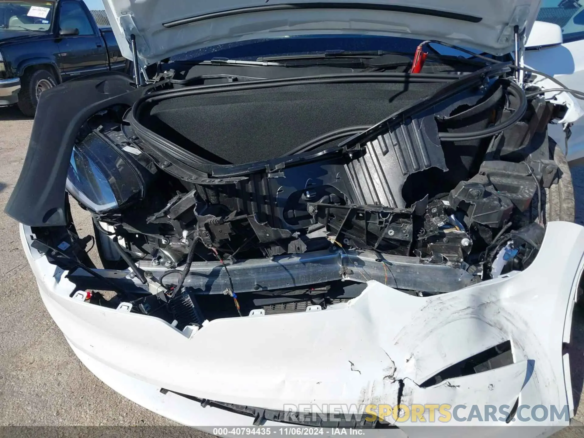 10 Photograph of a damaged car 7SAXCBE5XRF442615 TESLA MODEL X 2024