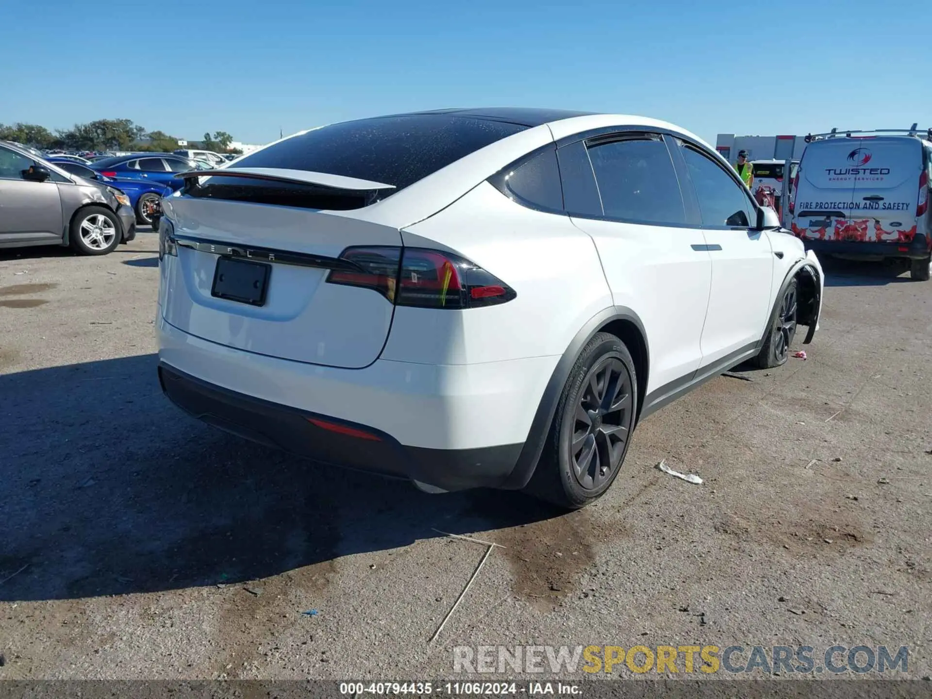 4 Photograph of a damaged car 7SAXCBE5XRF442615 TESLA MODEL X 2024