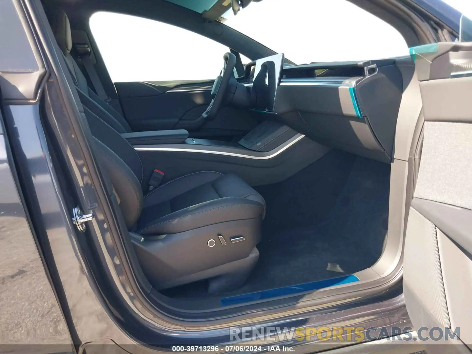 5 Photograph of a damaged car 7SAXCBE66RF447500 TESLA MODEL X 2024