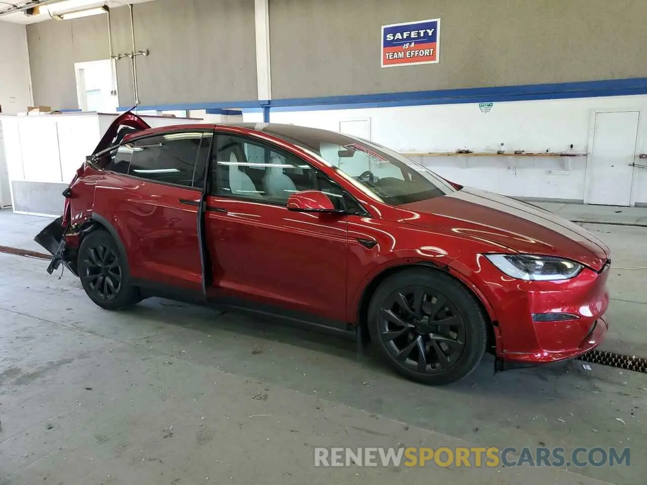 4 Photograph of a damaged car 7SAXCDE5XRF442190 TESLA MODEL X 2024