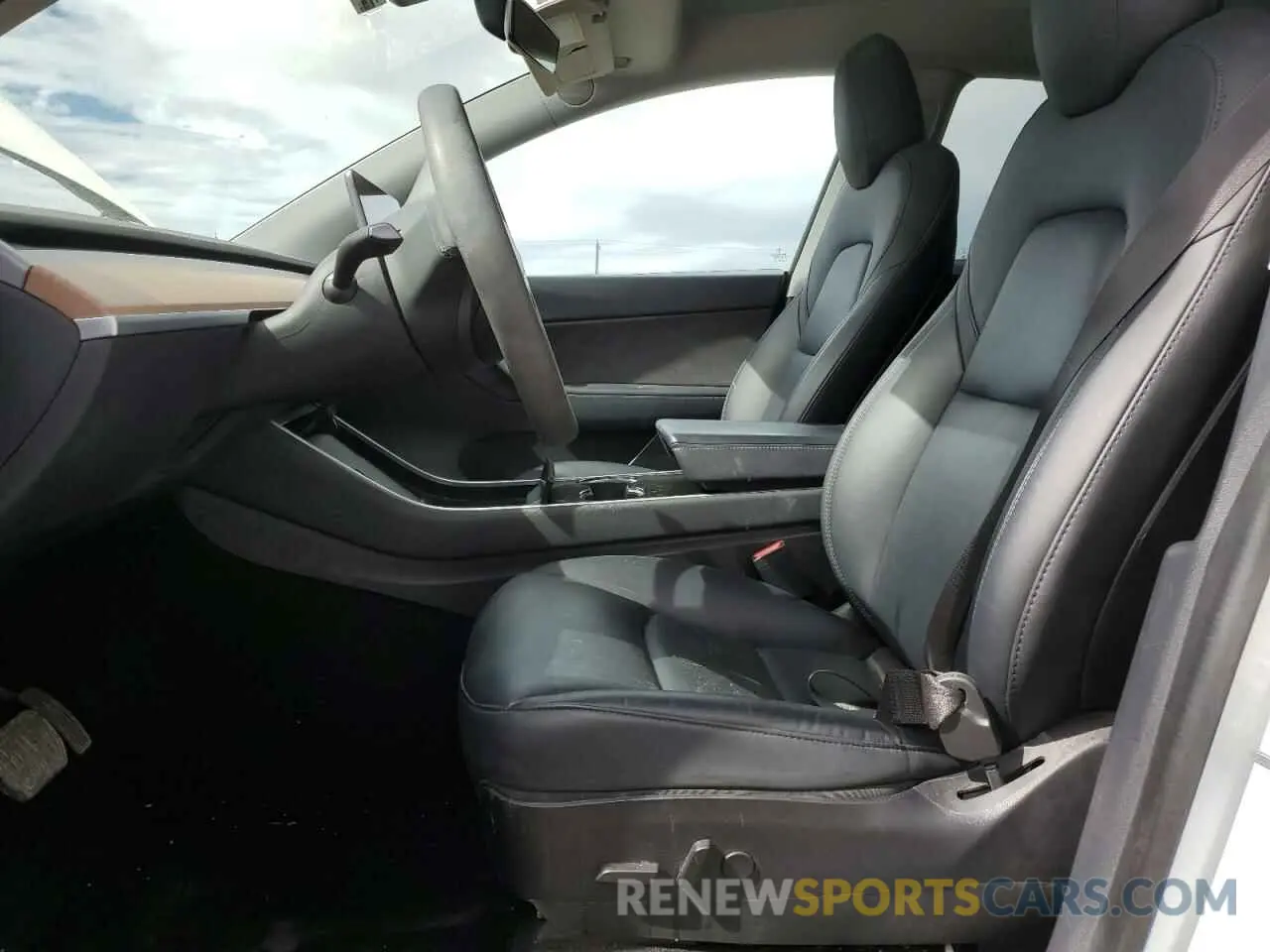 7 Photograph of a damaged car 5YJYGDEE0LF015680 TESLA MODEL Y 2020
