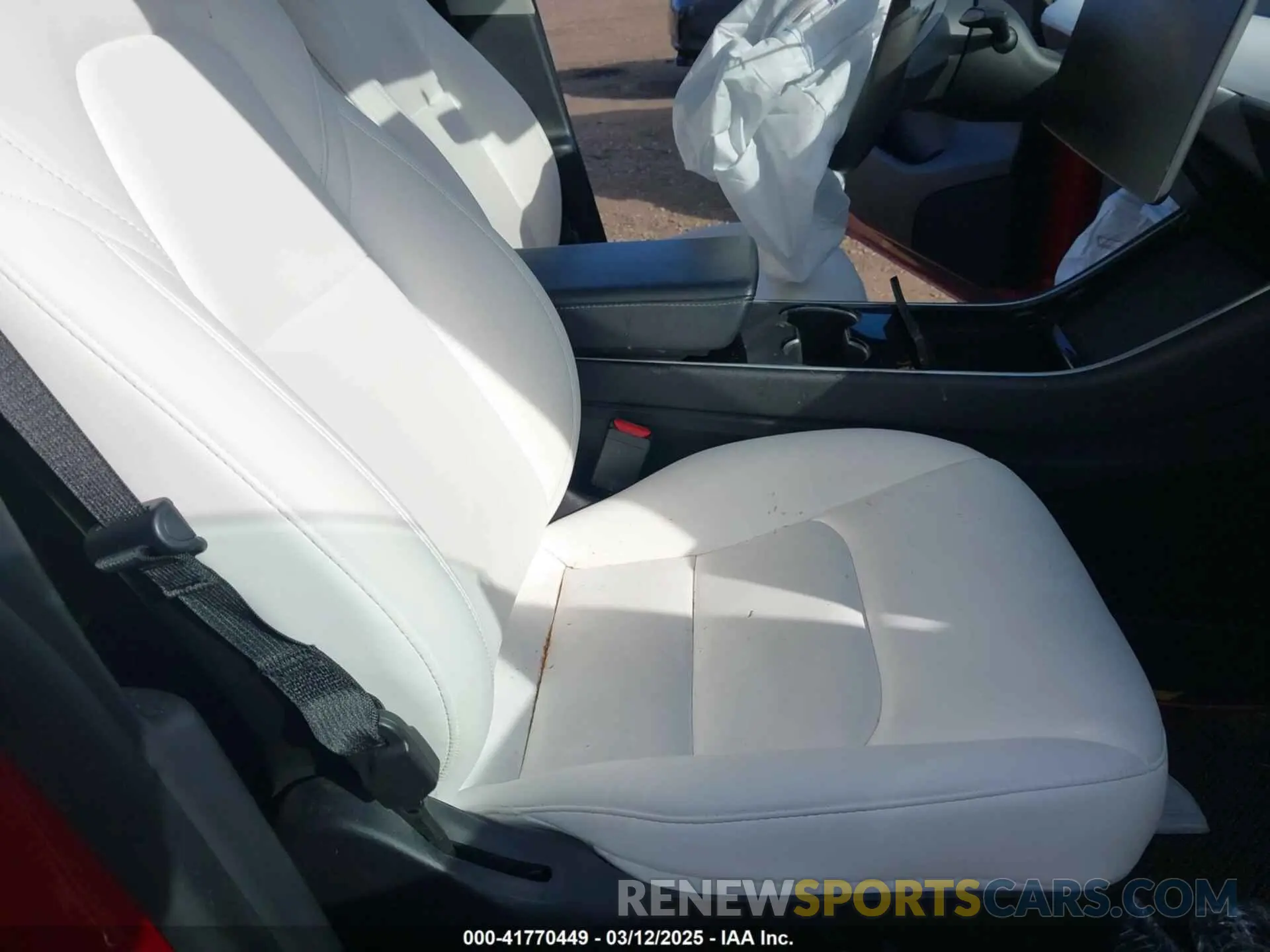 5 Photograph of a damaged car 5YJYGDEE0LF020037 TESLA MODEL Y 2020