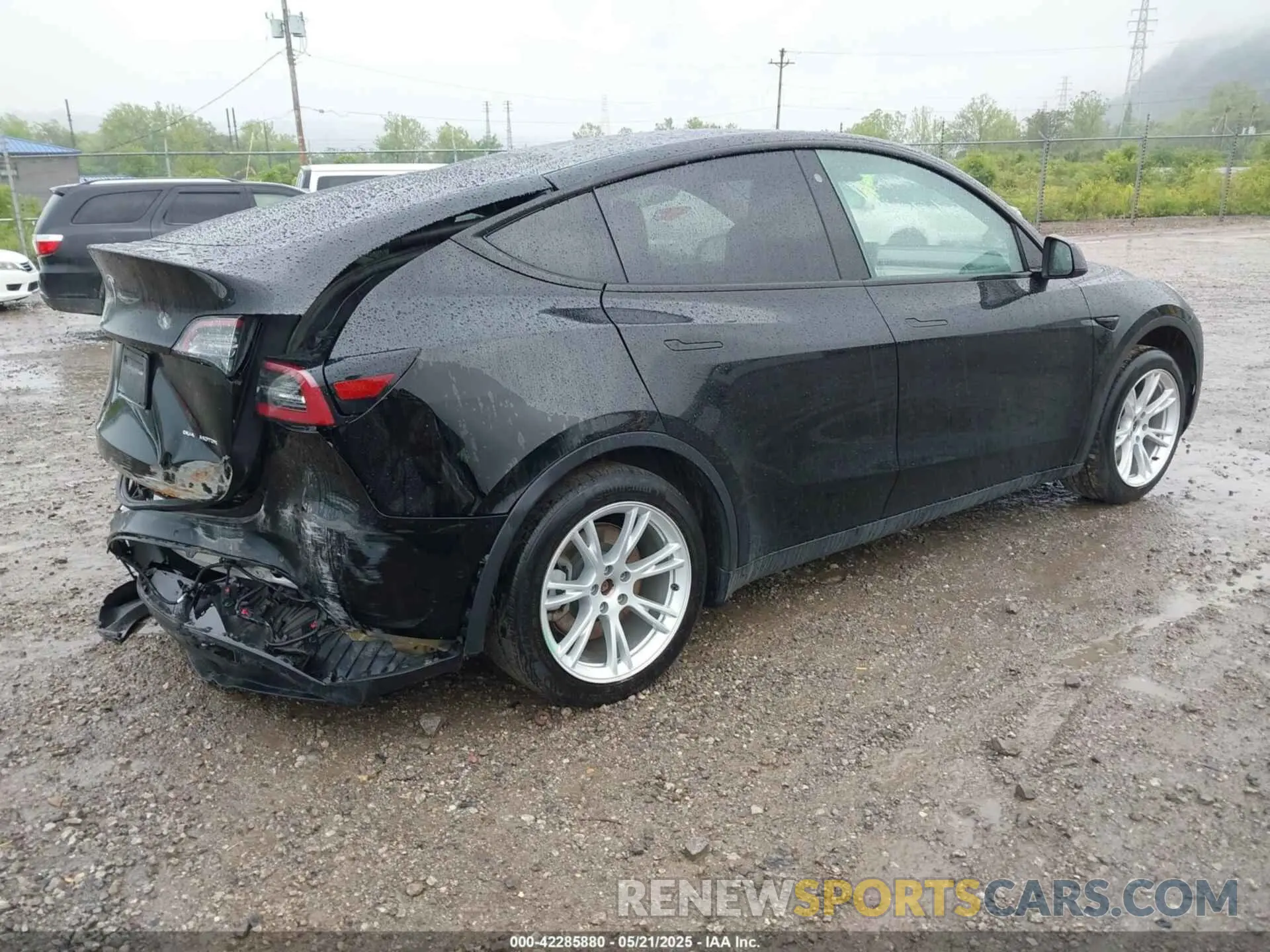 4 Photograph of a damaged car 5YJYGDEE1LF012481 TESLA MODEL Y 2020