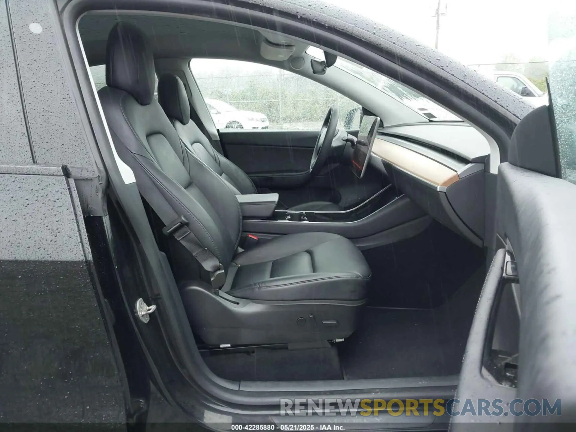 5 Photograph of a damaged car 5YJYGDEE1LF012481 TESLA MODEL Y 2020