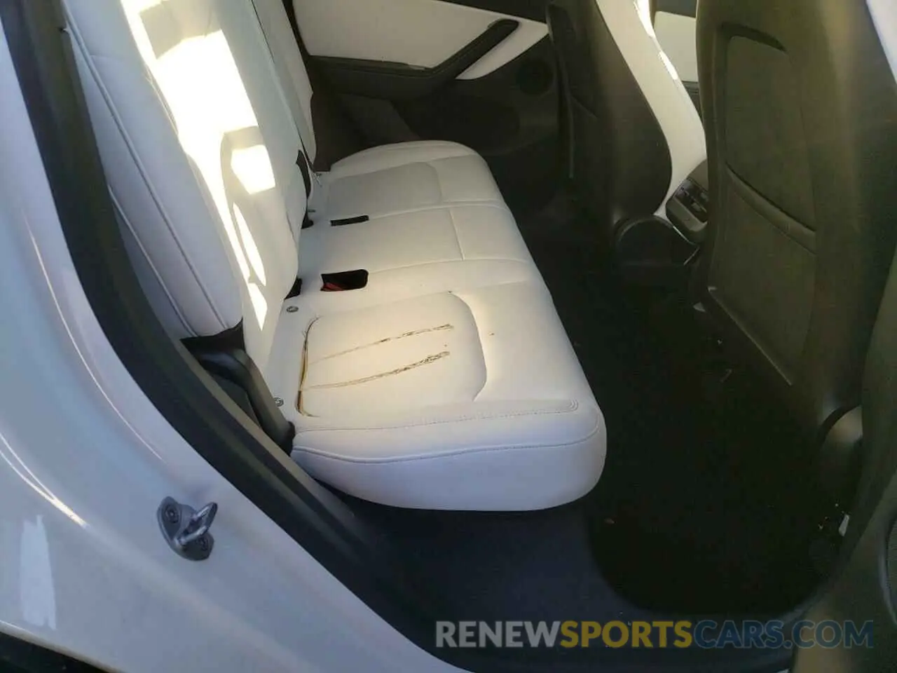 6 Photograph of a damaged car 5YJYGDEE1LF032701 TESLA MODEL Y 2020