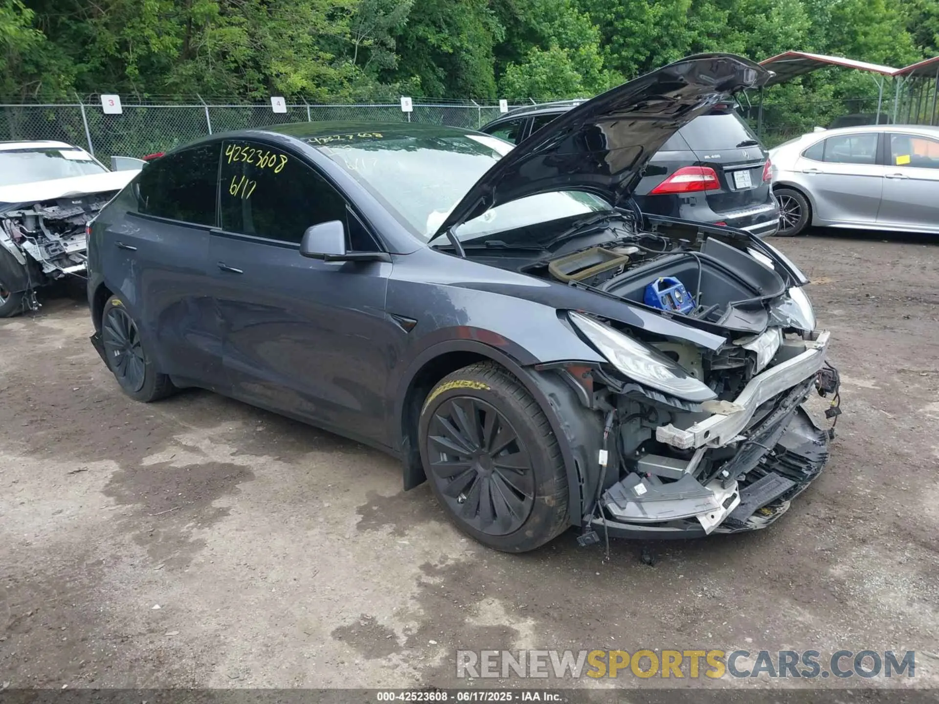 1 Photograph of a damaged car 5YJYGDEE1LF044914 TESLA MODEL Y 2020