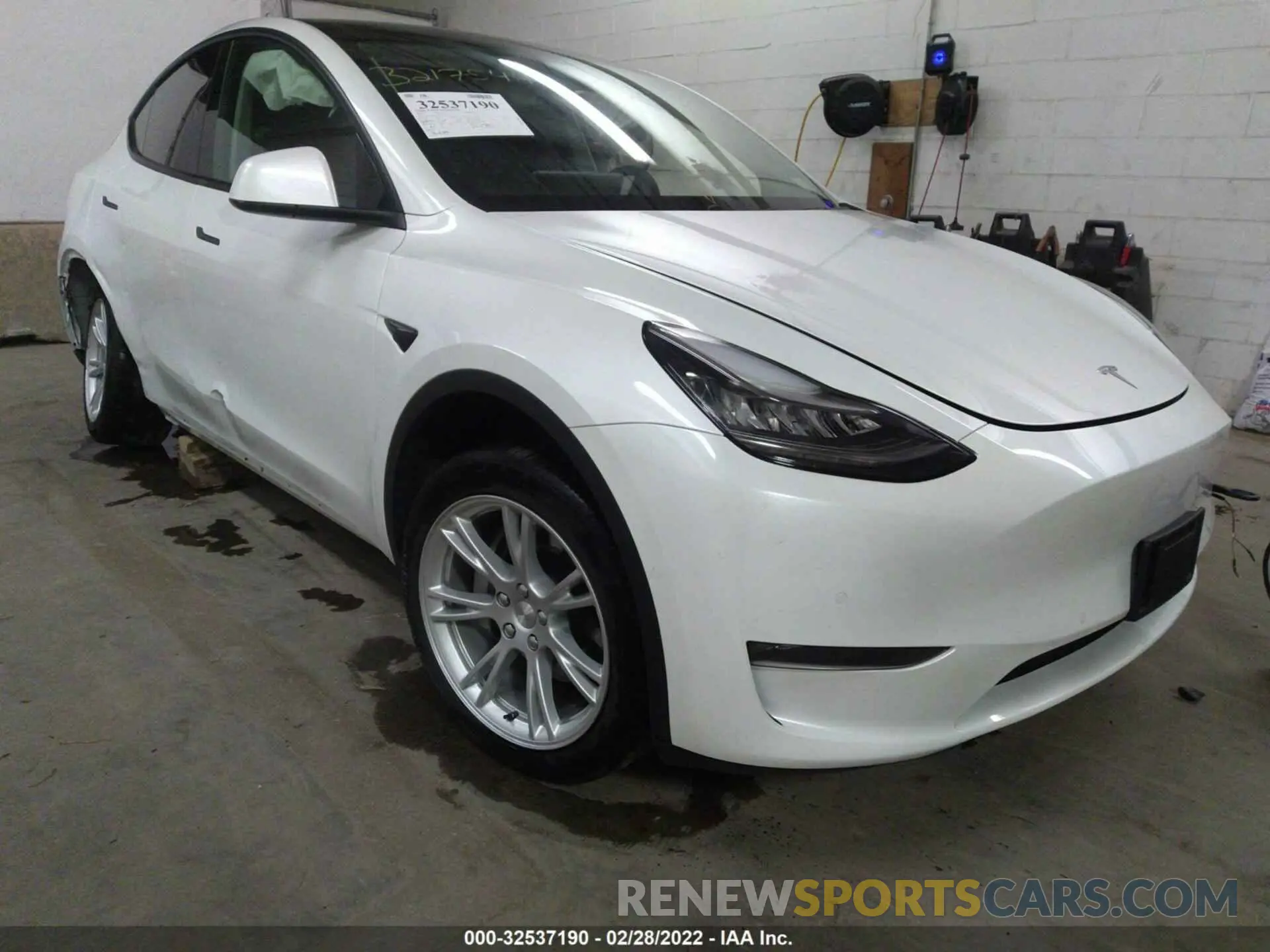 1 Photograph of a damaged car 5YJYGDEE1LF047117 TESLA MODEL Y 2020