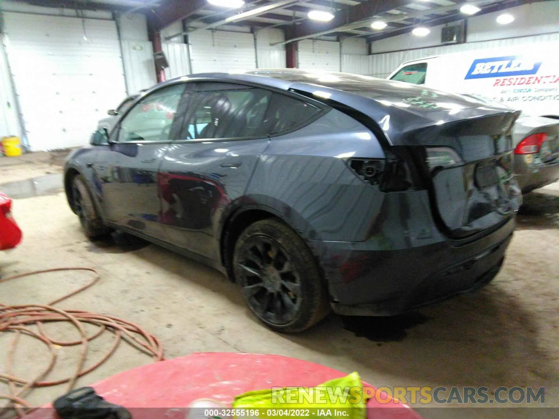 3 Photograph of a damaged car 5YJYGDEE2LF008231 TESLA MODEL Y 2020