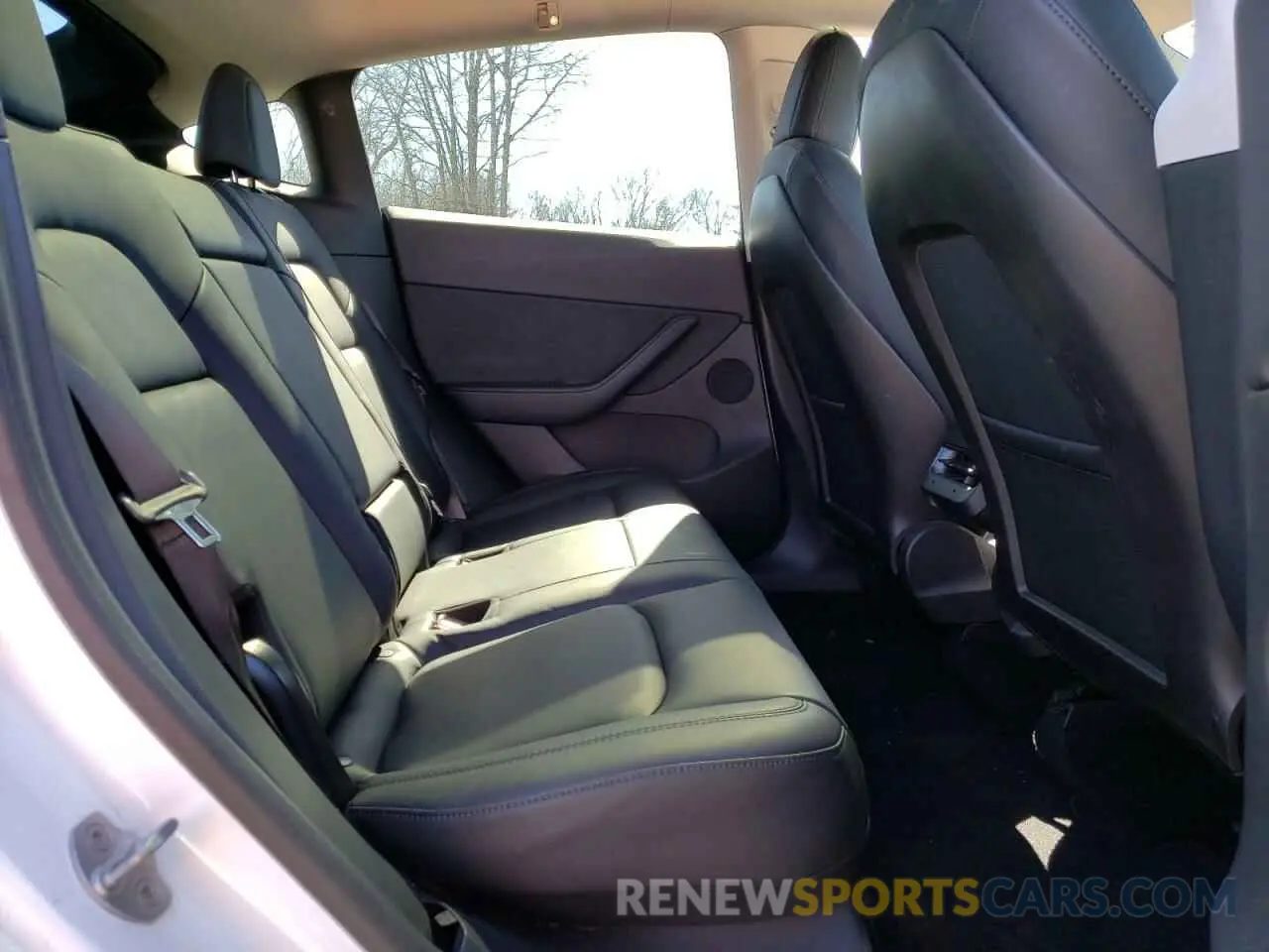 10 Photograph of a damaged car 5YJYGDEE2LF016930 TESLA MODEL Y 2020
