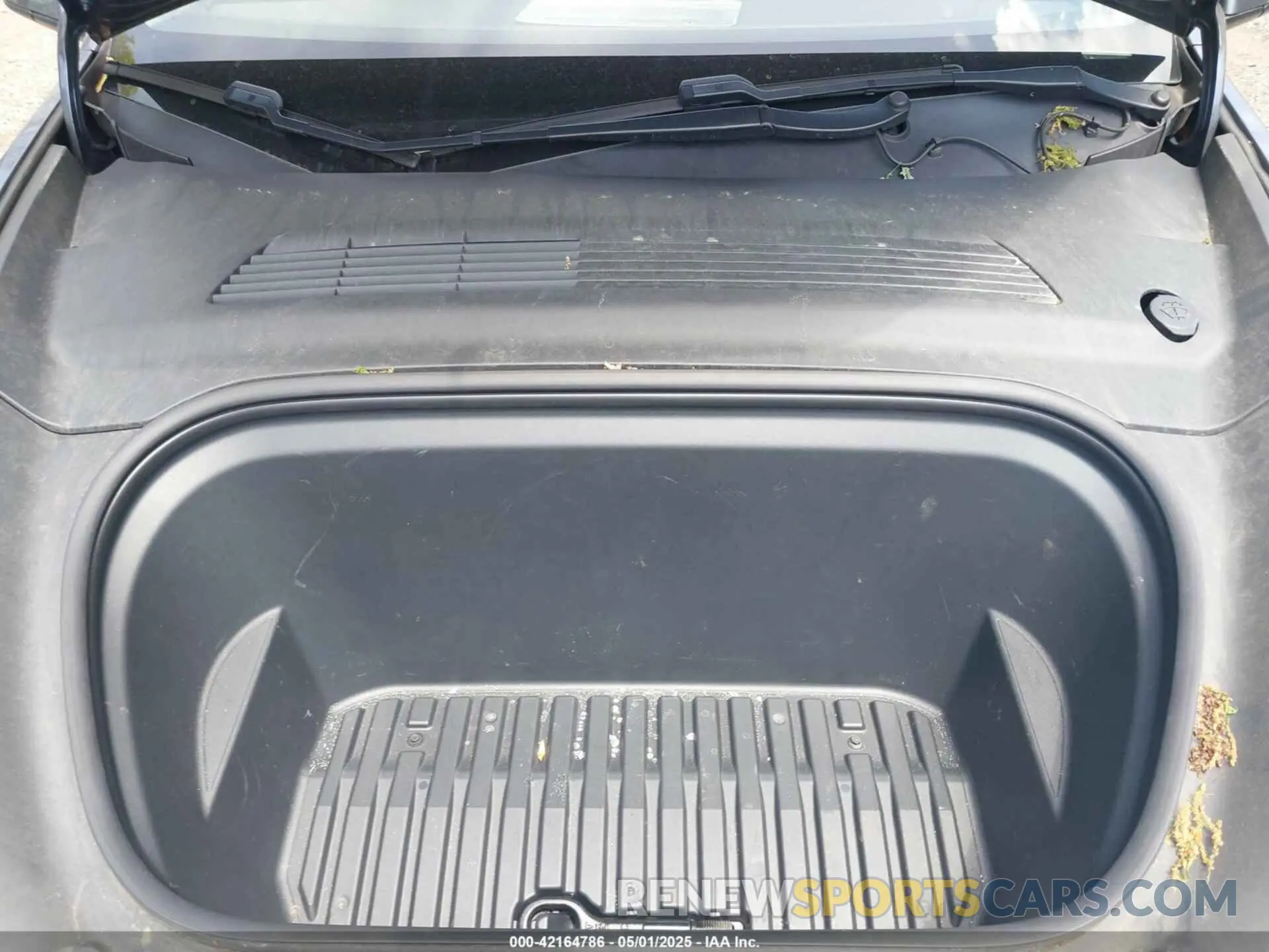 10 Photograph of a damaged car 5YJYGDEE2LF029385 TESLA MODEL Y 2020