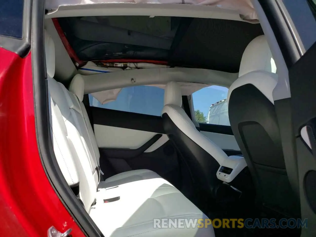 10 Photograph of a damaged car 5YJYGDEE2LF040404 TESLA MODEL Y 2020