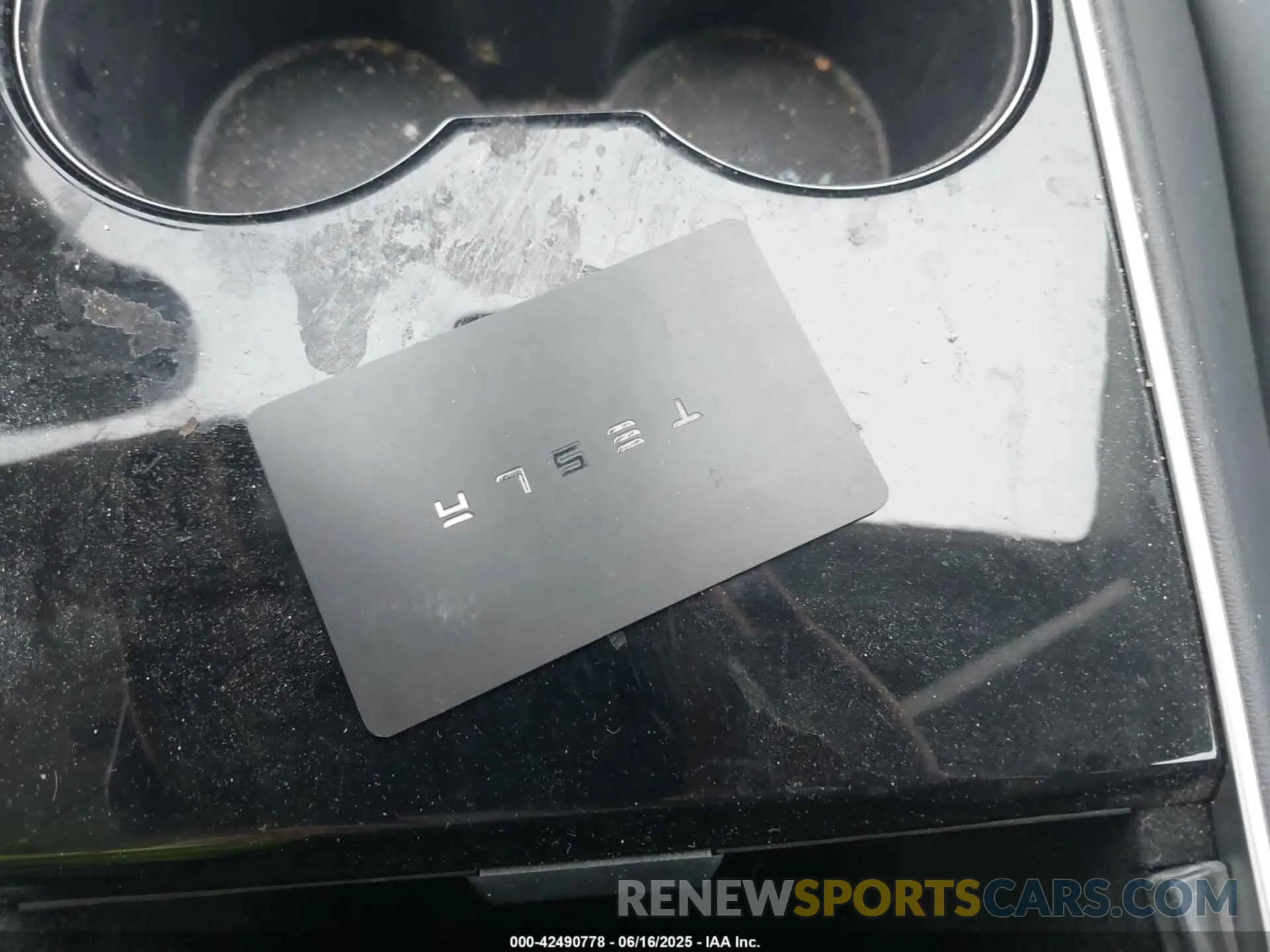 11 Фотография поврежденного автомобиля 5YJYGDEE2LF048017 TESLA MODEL Y 2020