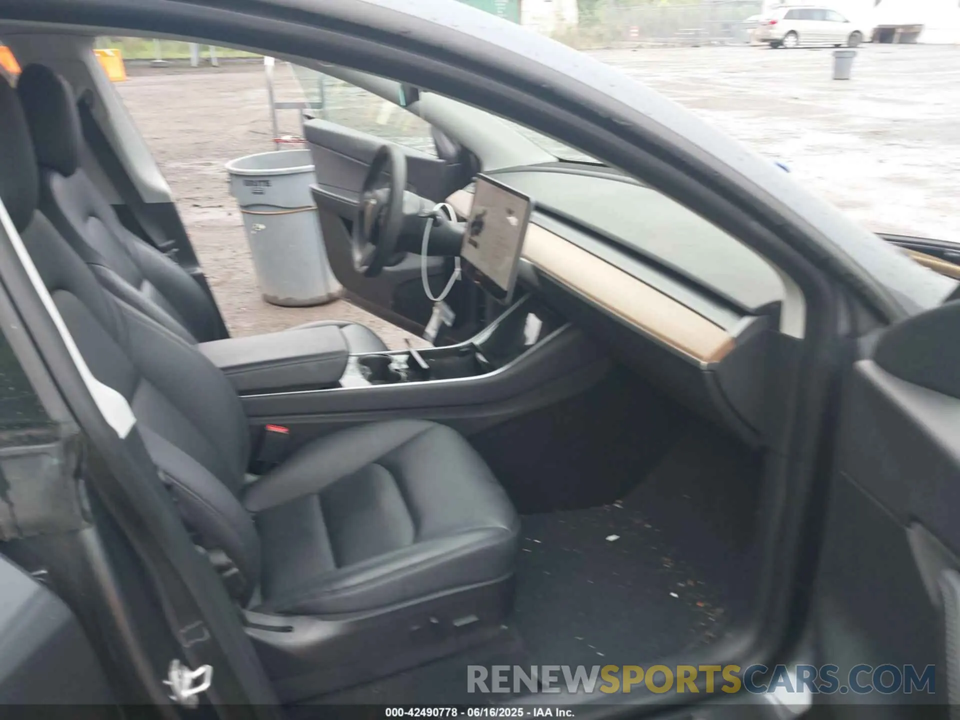 5 Фотография поврежденного автомобиля 5YJYGDEE2LF048017 TESLA MODEL Y 2020